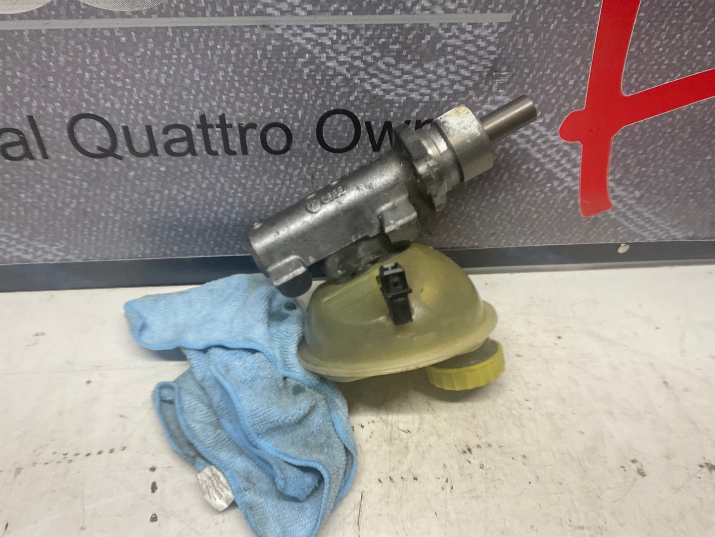 Brake Master Cylinder & Reservoir 441611021B D1 C3 C4 ATE