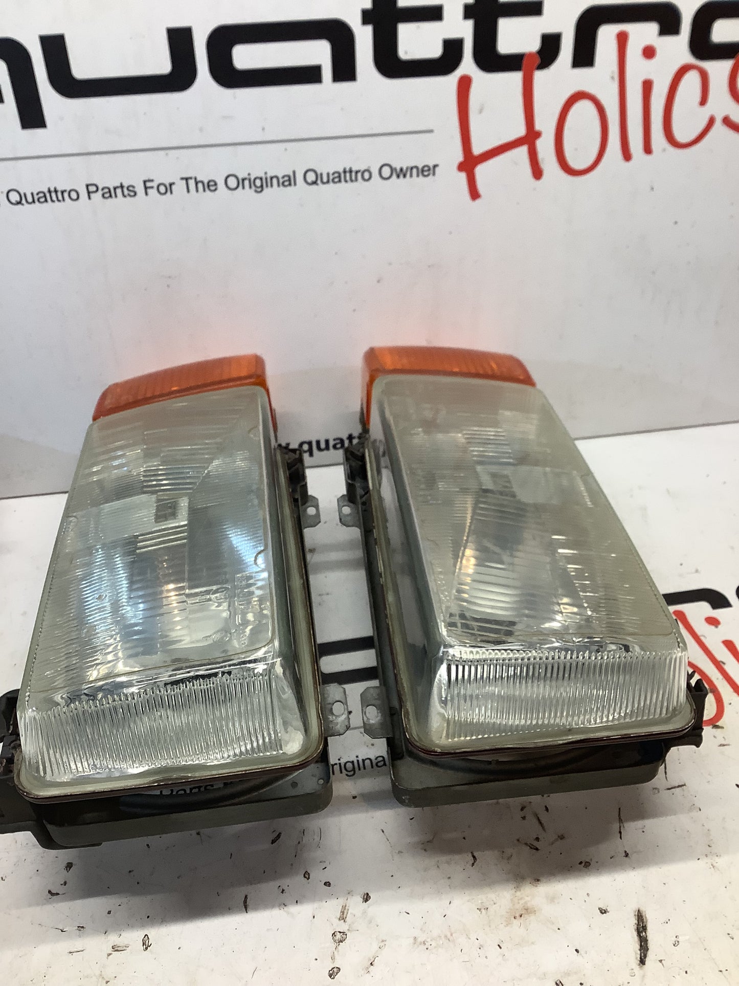 Passenger Headlight/Corner European H4 1305621025 Bosch