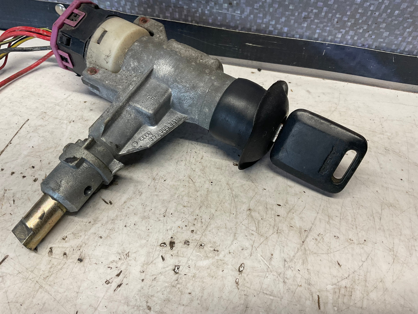 Ignition Lock/Key & Switch 893905851B B3 S2 7A