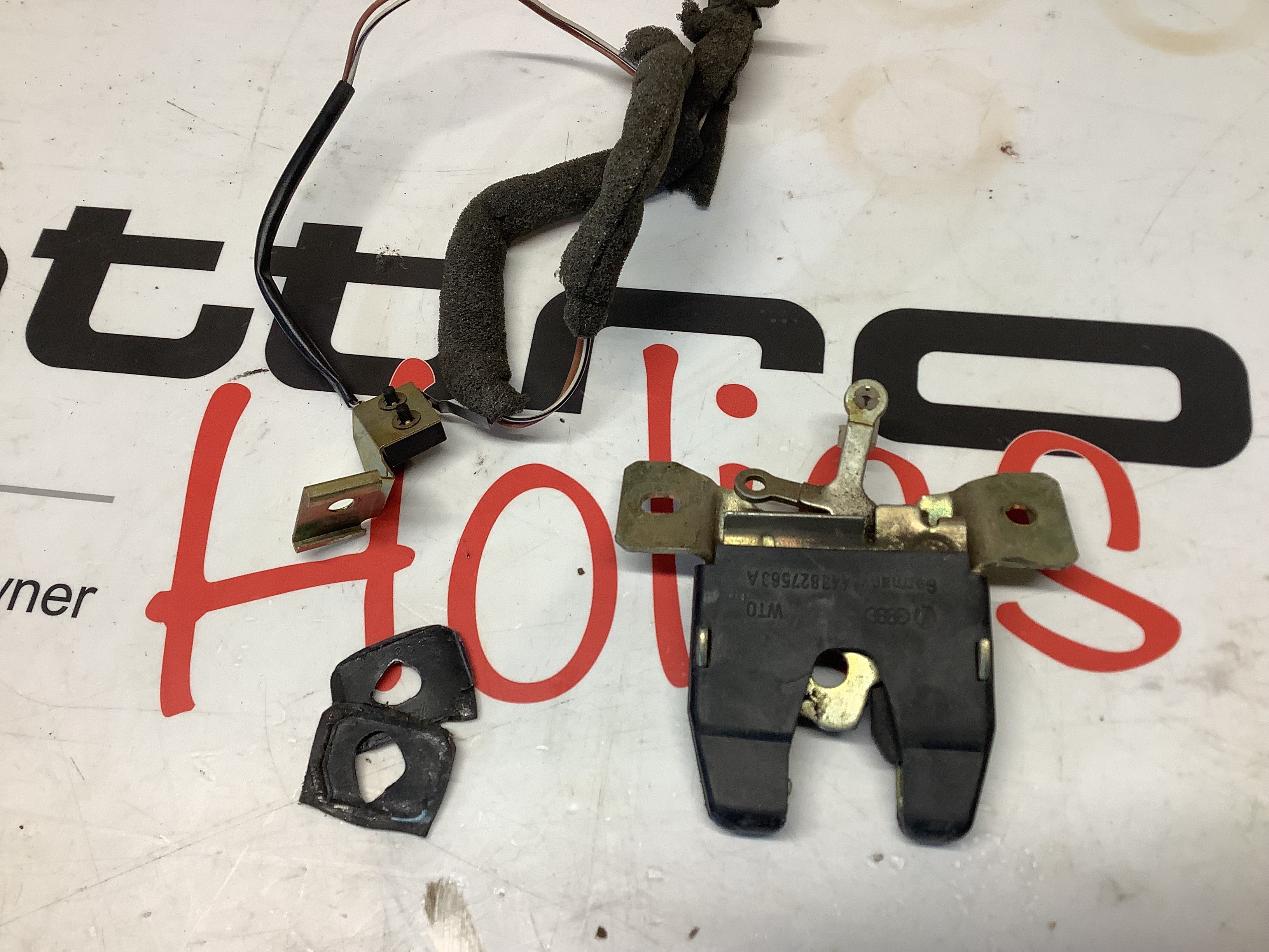 Trunk Lid Latch 443827505D – Quattroholics