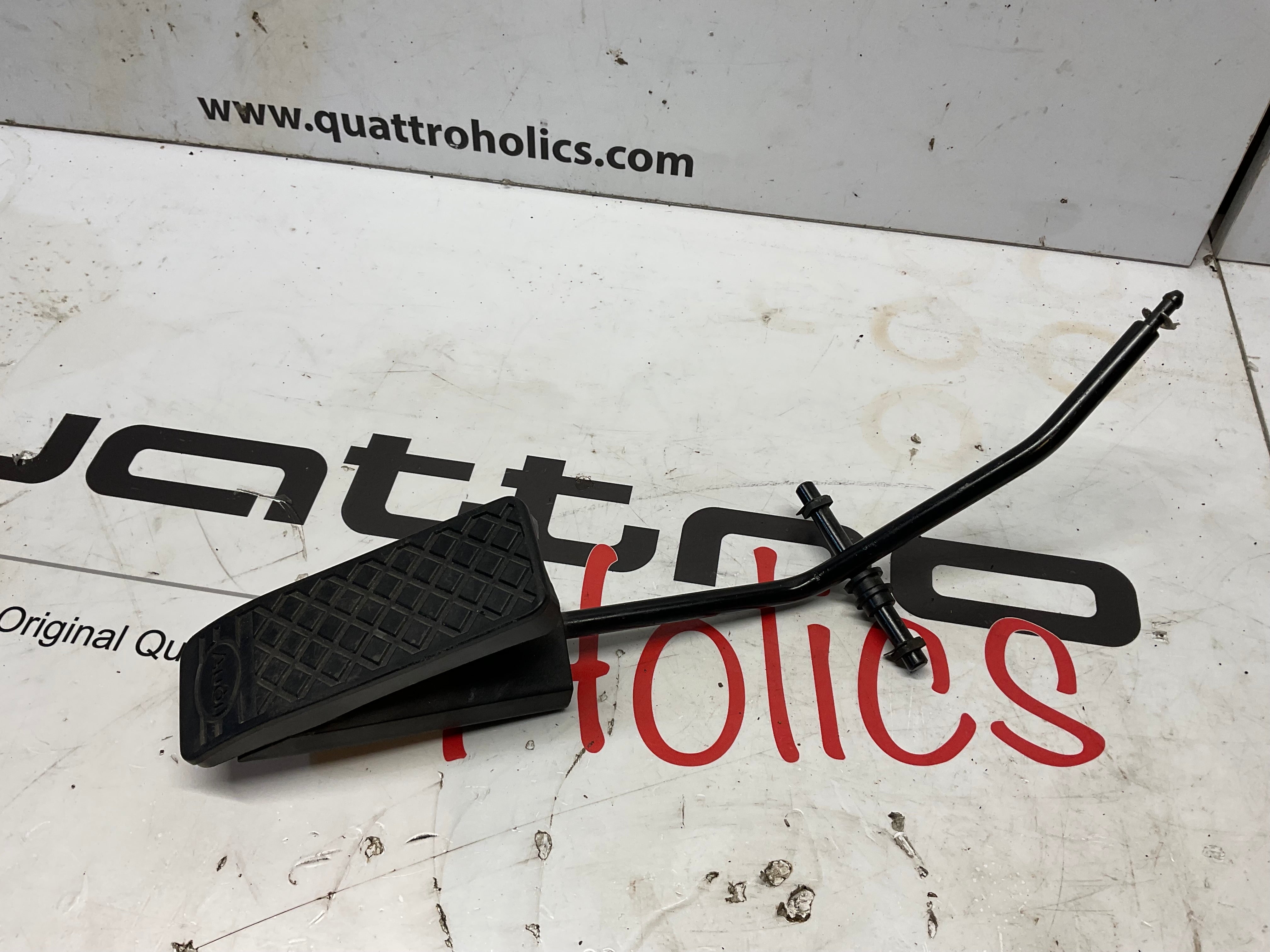 Accelerator Pedal Complete 441723511 443723506 V8 D2 – Quattroholics