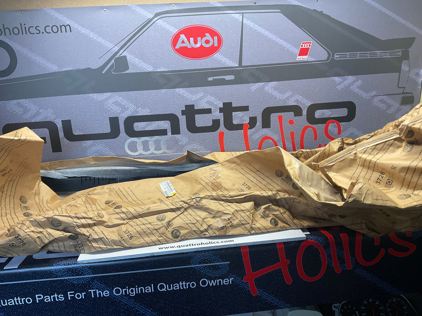 Front Bumper Cover 443807305E GRU 200 20V  NOS