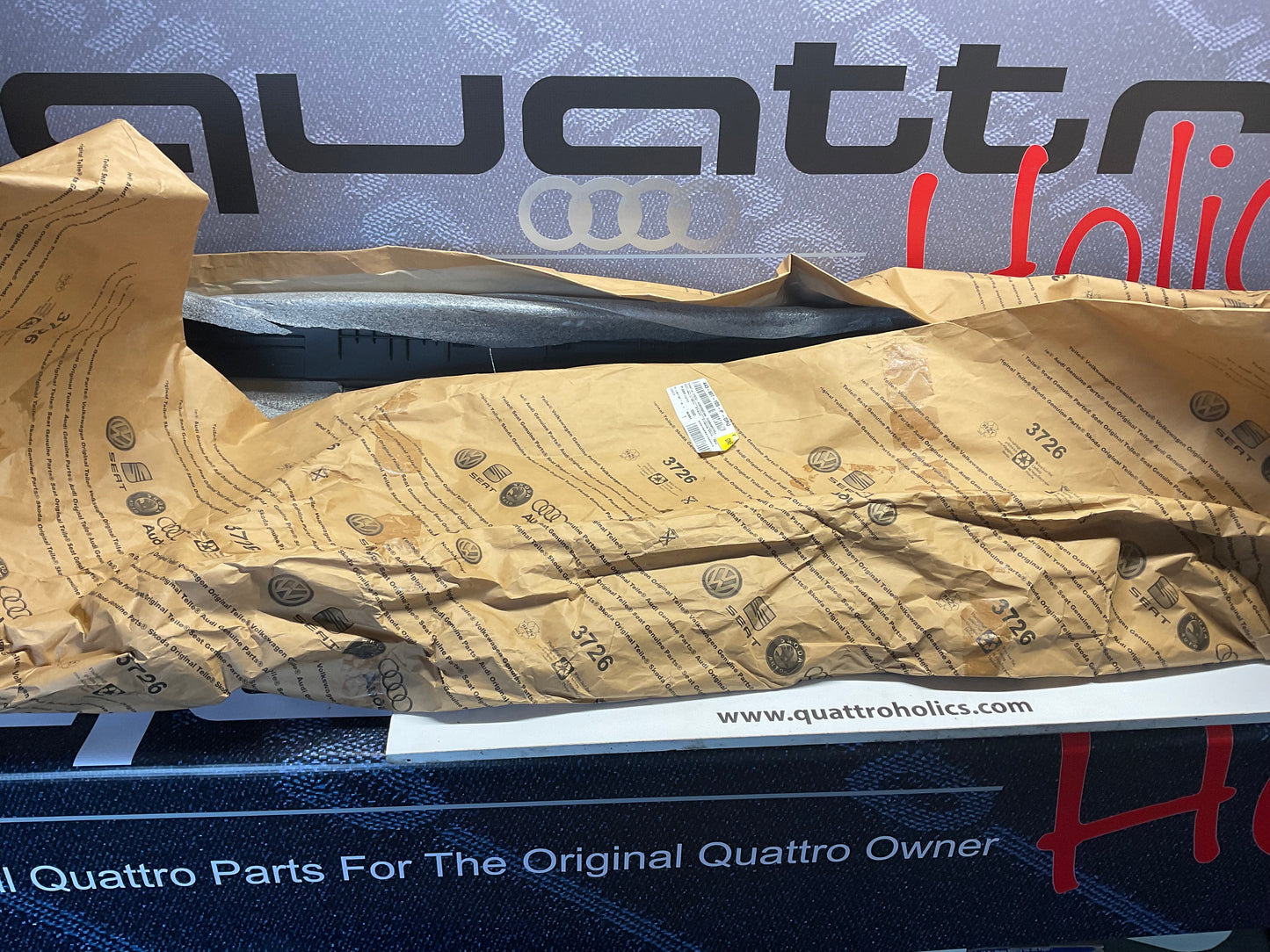 Front Bumper Cover 443807305E GRU 200 20V  NOS