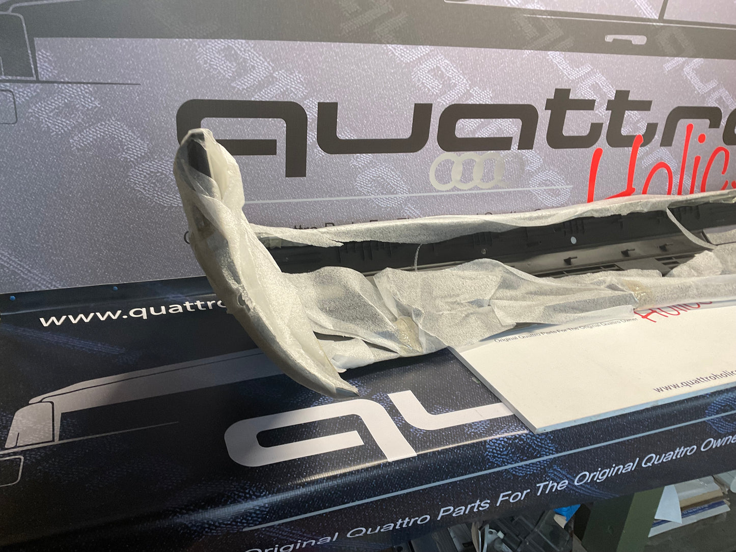 Front Bumper Cover 443807305E GRU 200 20V  NOS