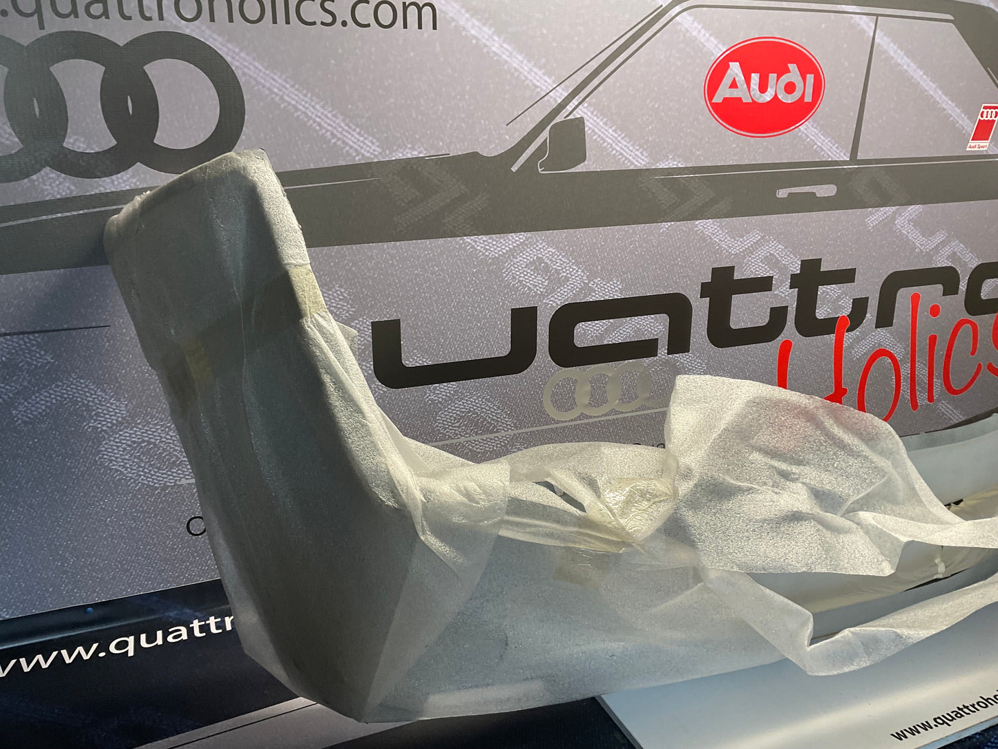 Front Bumper Cover 443807305E GRU 200 20V  NOS