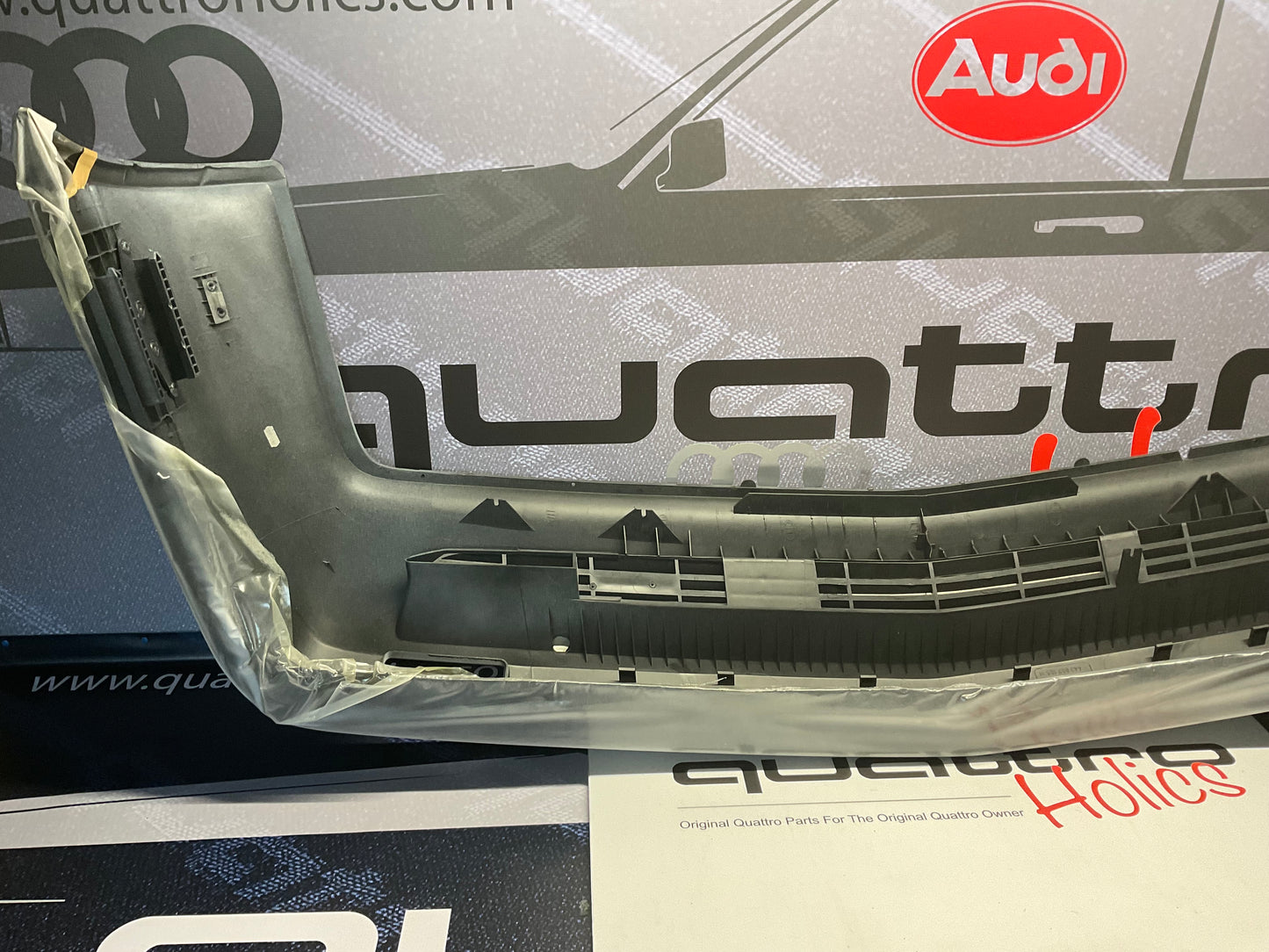Front Bumper Cover 443807305E GRU 200 20V  NOS