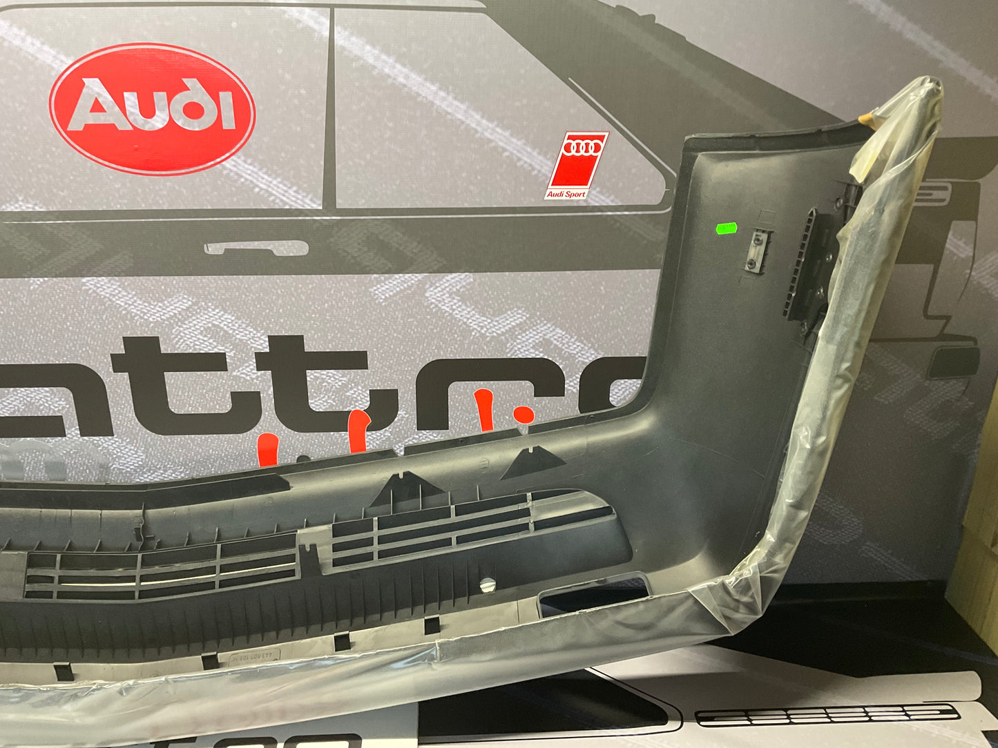 Front Bumper Cover 443807305E GRU 200 20V  NOS