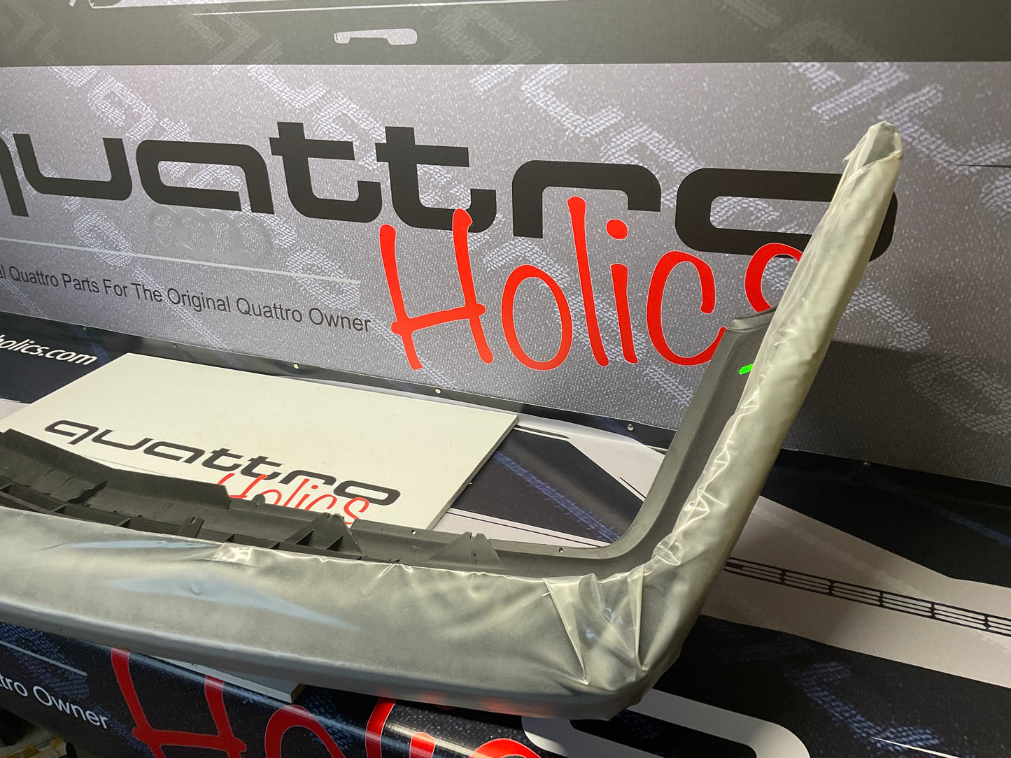 Front Bumper Cover 443807305E GRU 200 20V  NOS