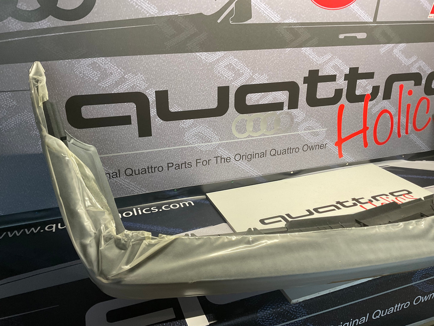 Front Bumper Cover 443807305E GRU 200 20V  NOS