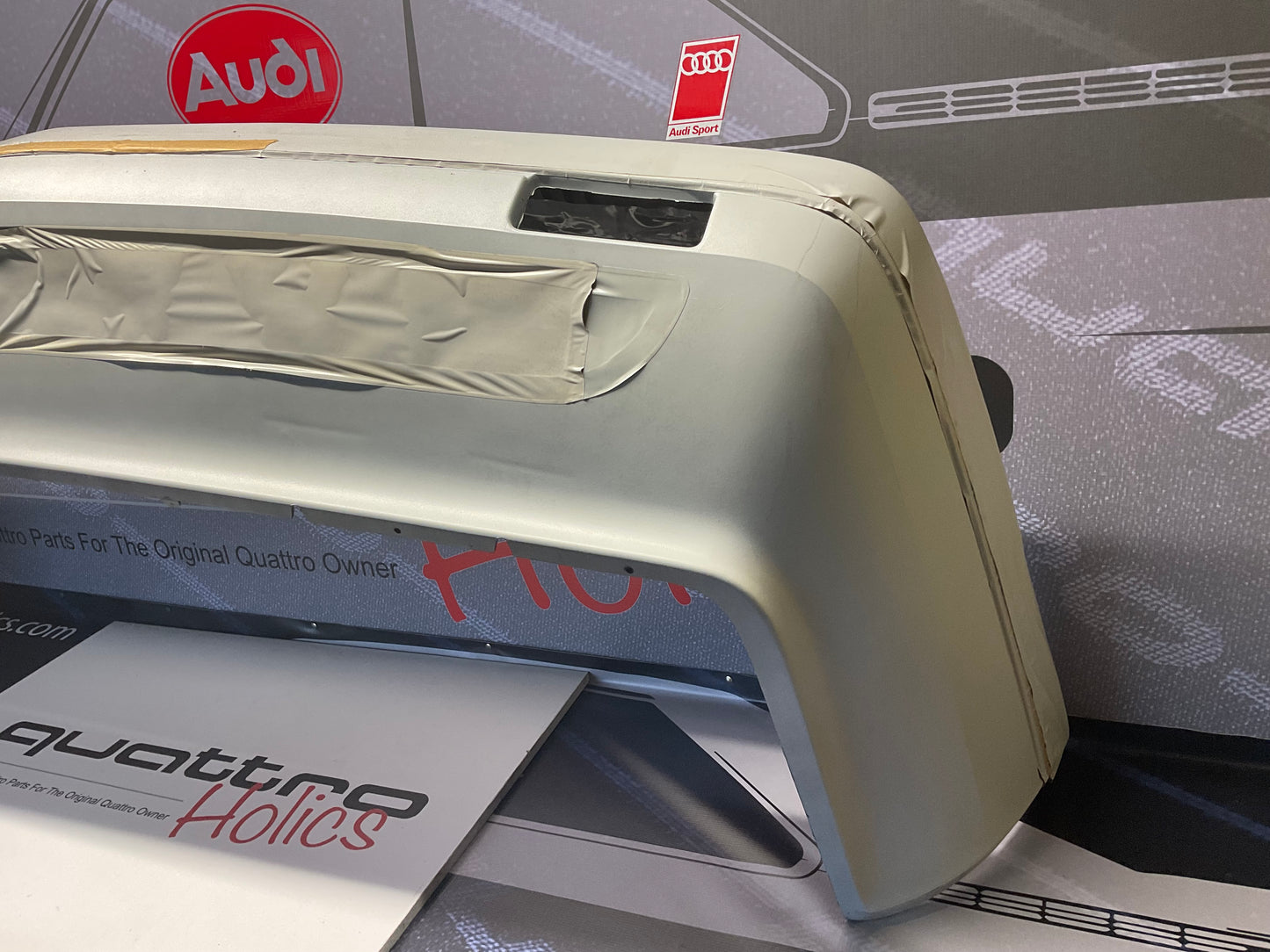 Front Bumper Cover 443807305E GRU 200 20V  NOS