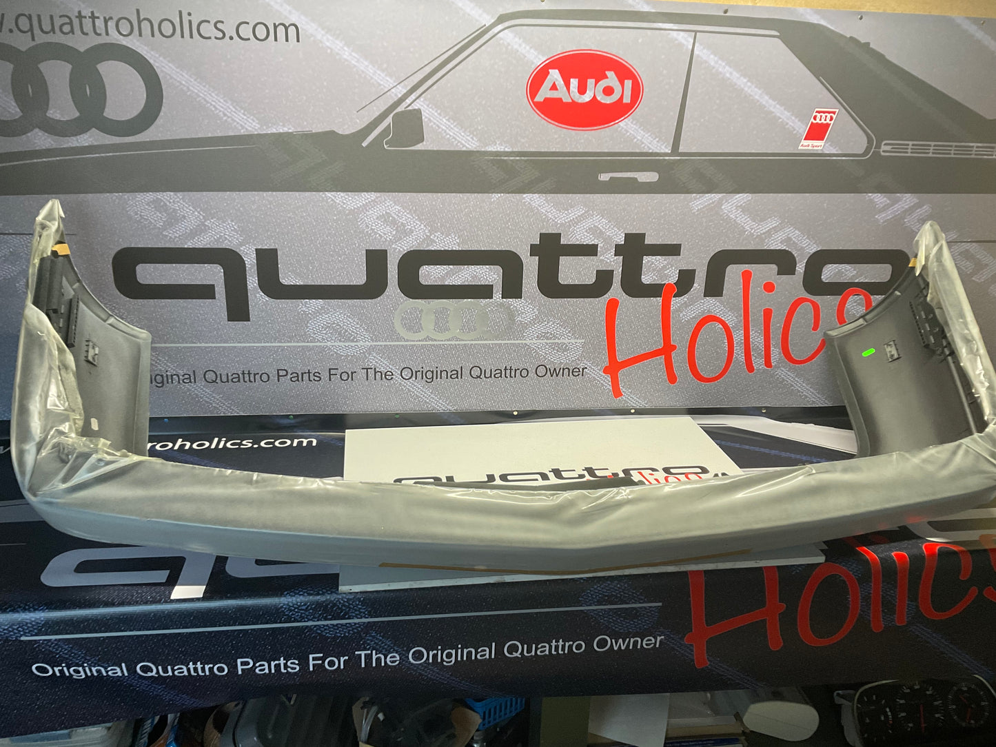 Front Bumper Cover 443807305E GRU 200 20V  NOS