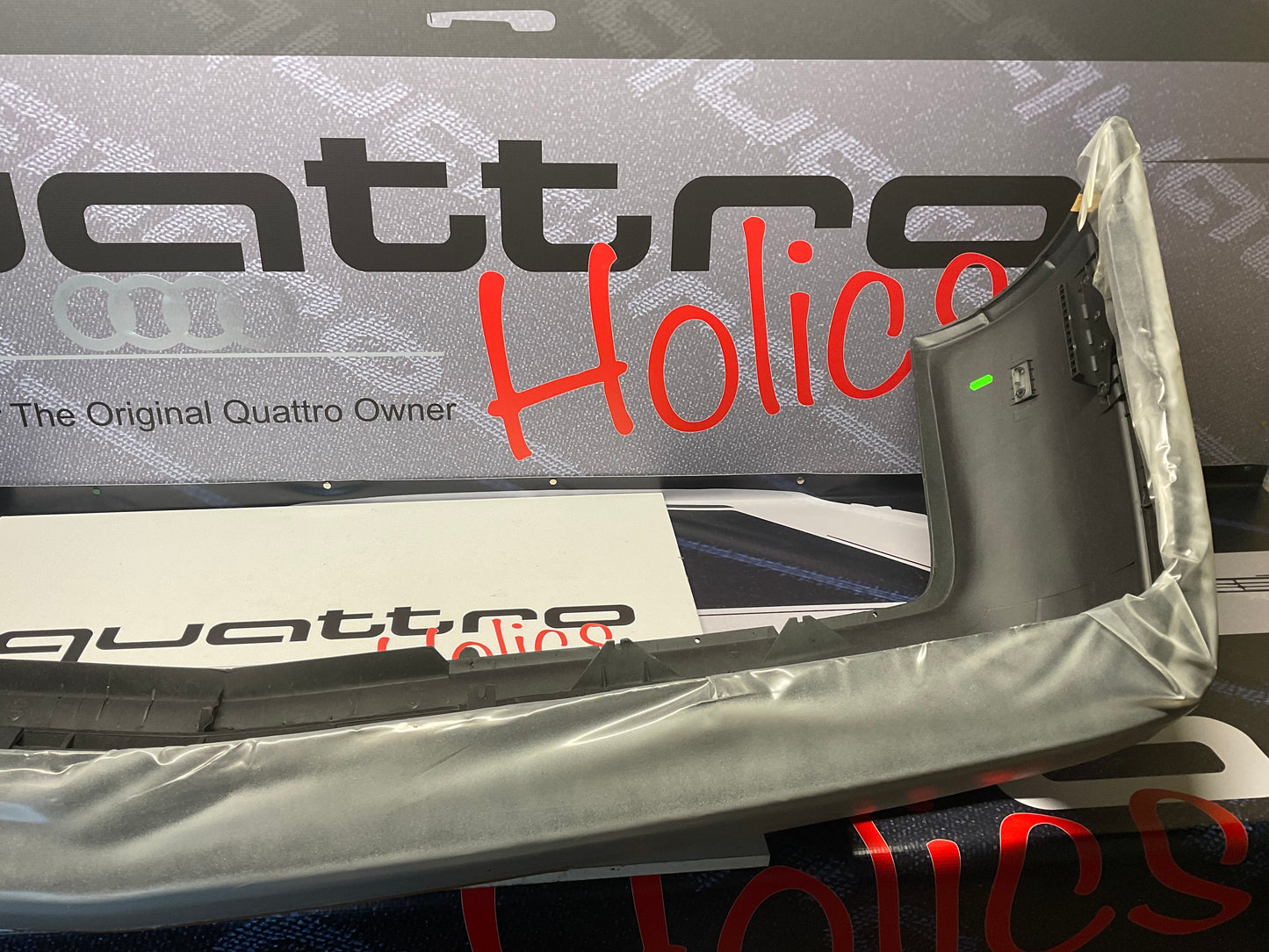 Front Bumper Cover 443807305E GRU 200 20V  NOS