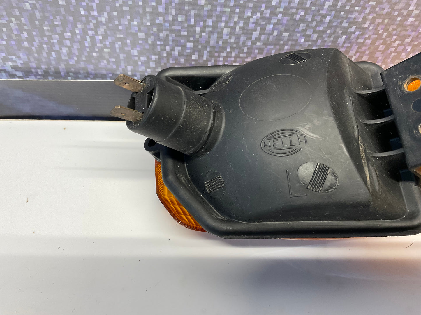 Left & Right Turn Signals Complete 437953049 437953050 European Hella