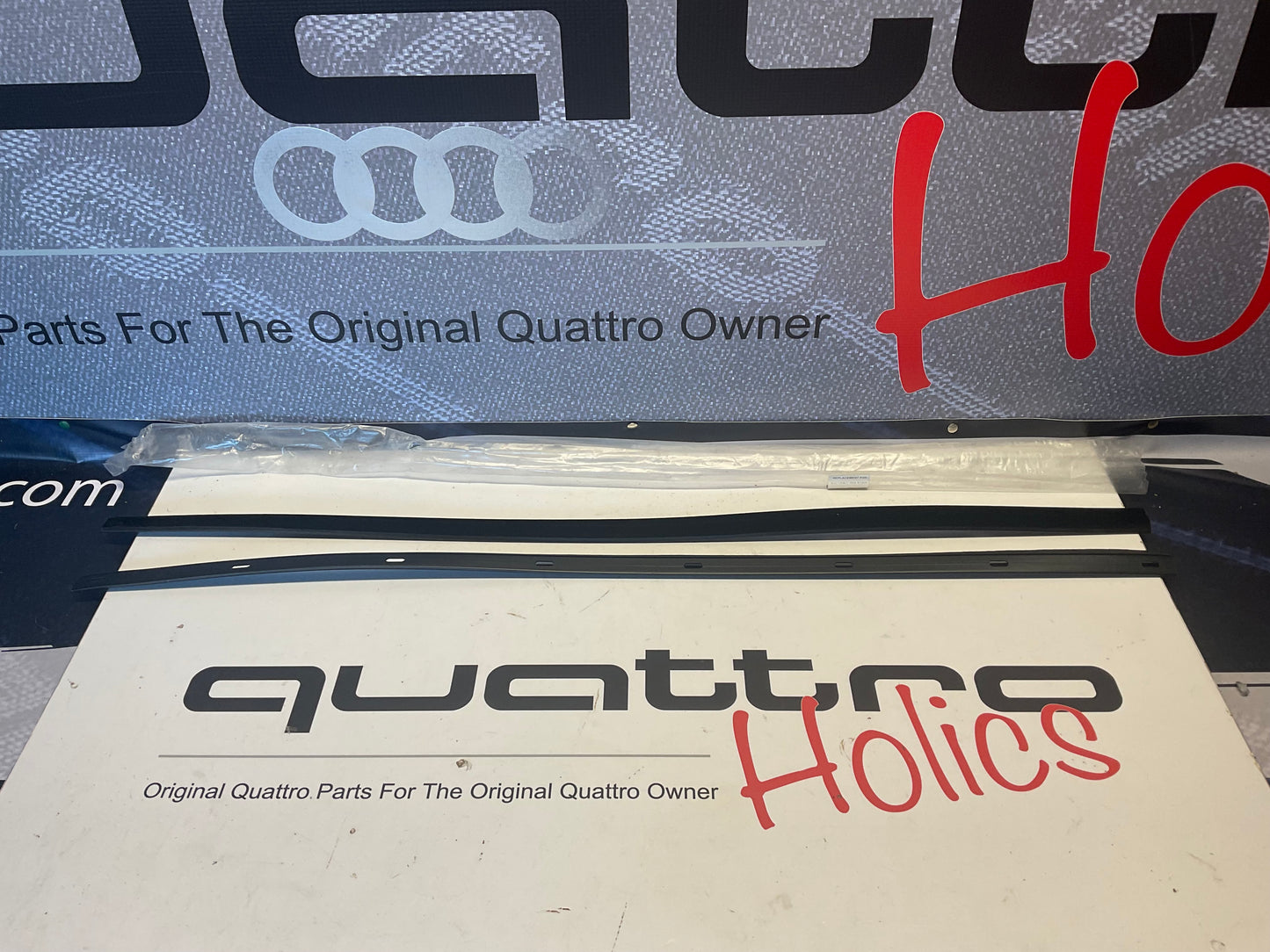 Window Seal Gasket 855837477B  New  URQ B2