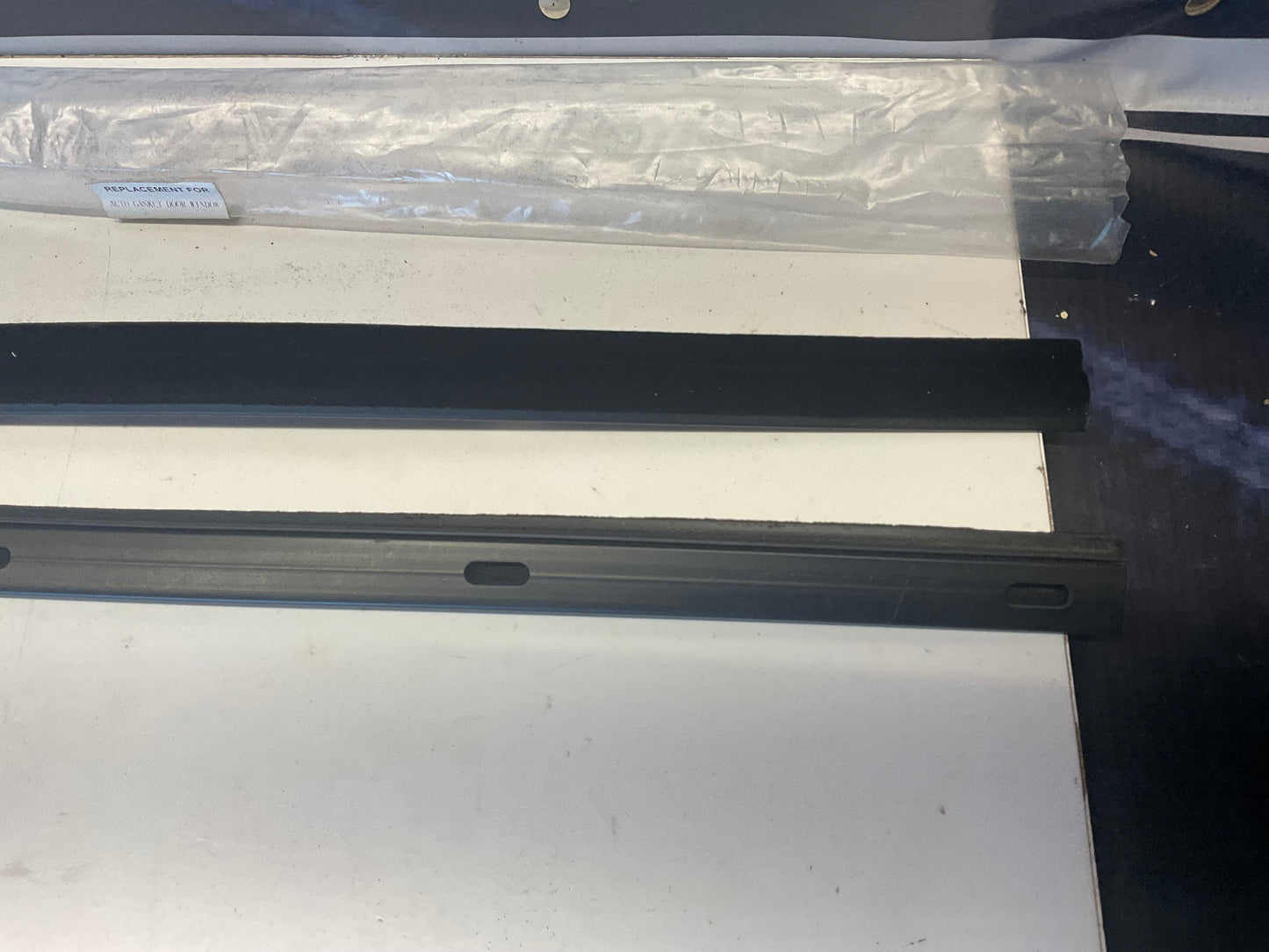 Window Seal Gasket 855837477B  New  URQ B2