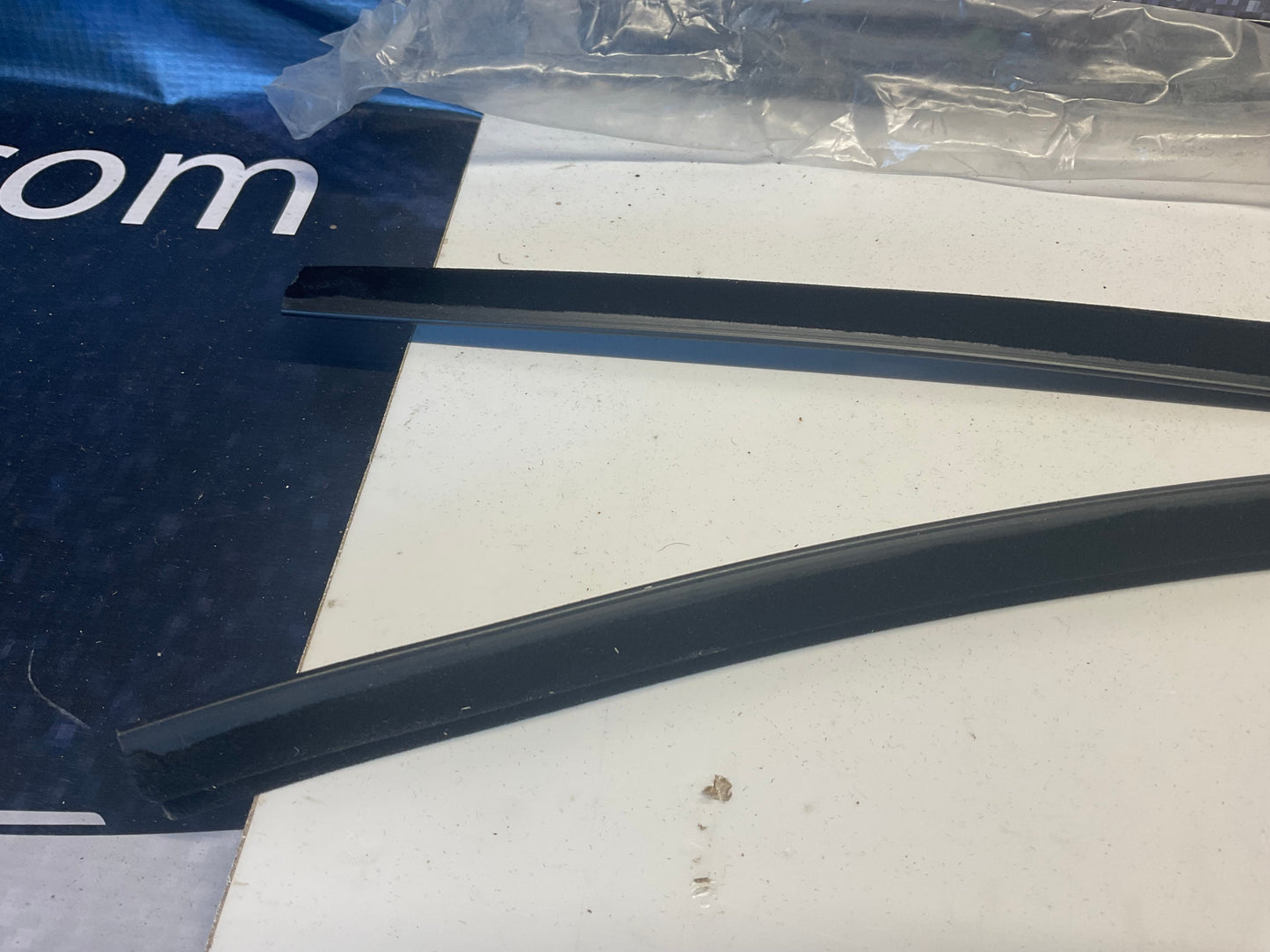 Window Seal Gasket 855837477B  New  URQ B2