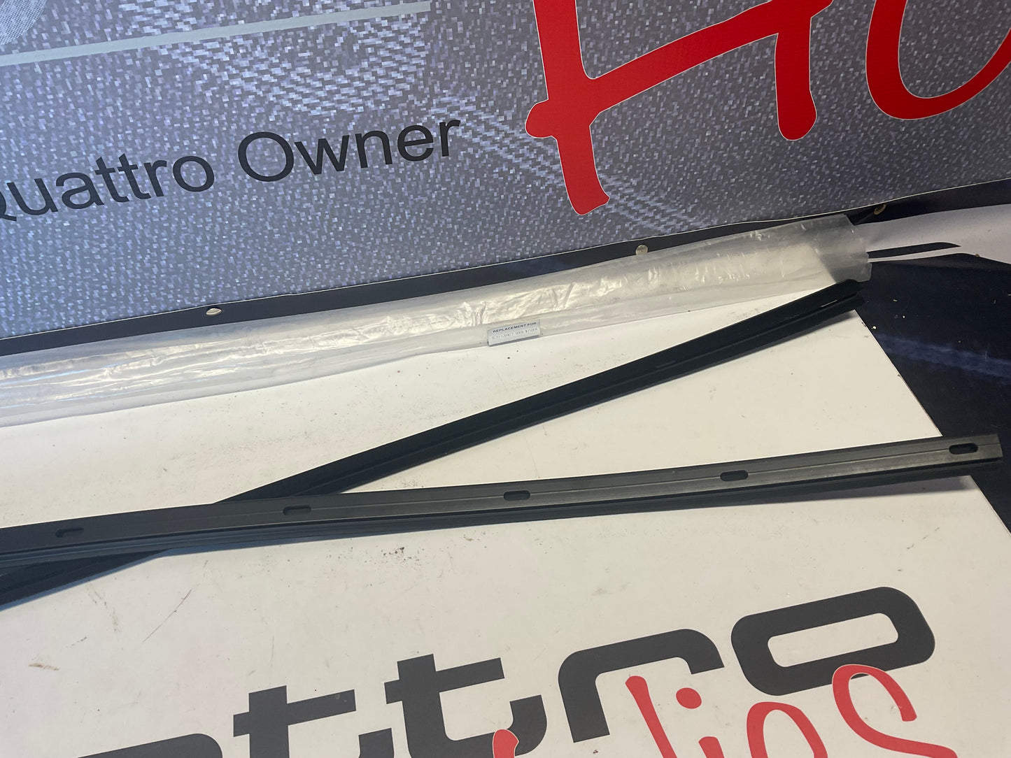 Window Seal Gasket 855837477B  New  URQ B2