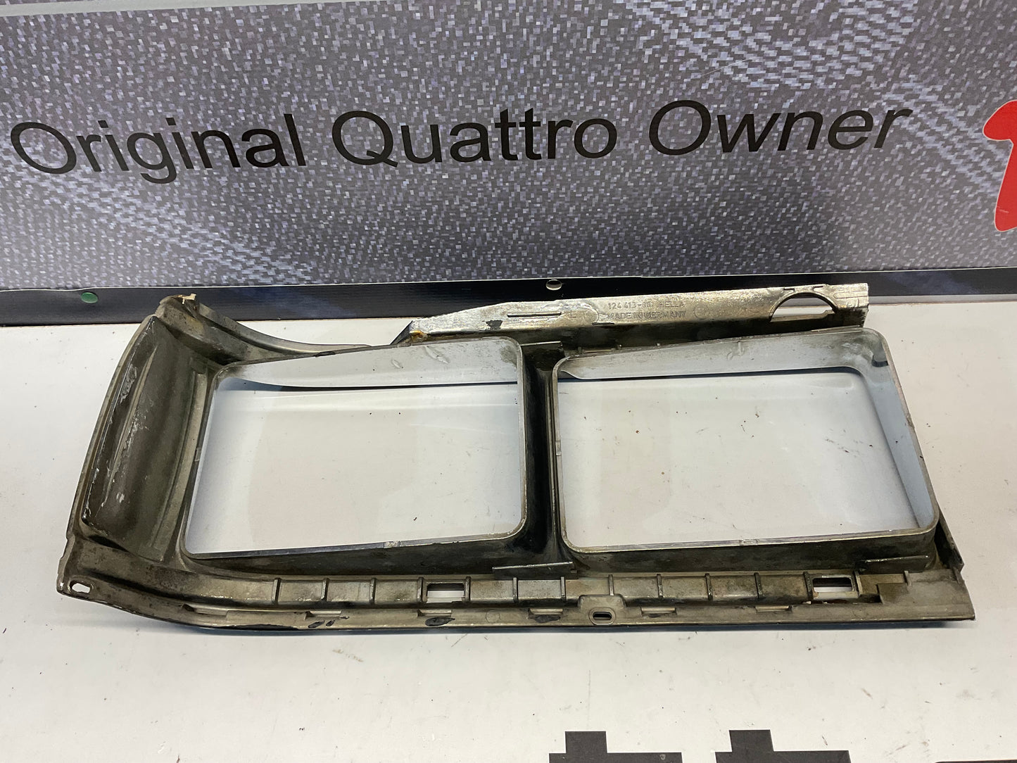 Driver Headlight Bezel 813941625C B2 URQ 4000 Black