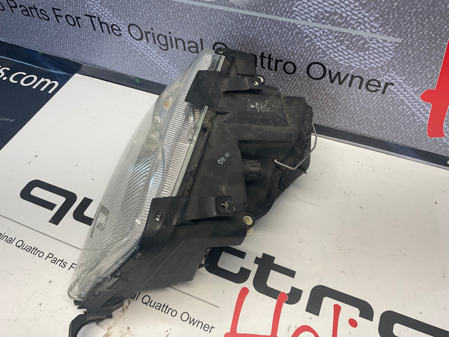 Passenger Headlight Complete Right 4A0941030F C4