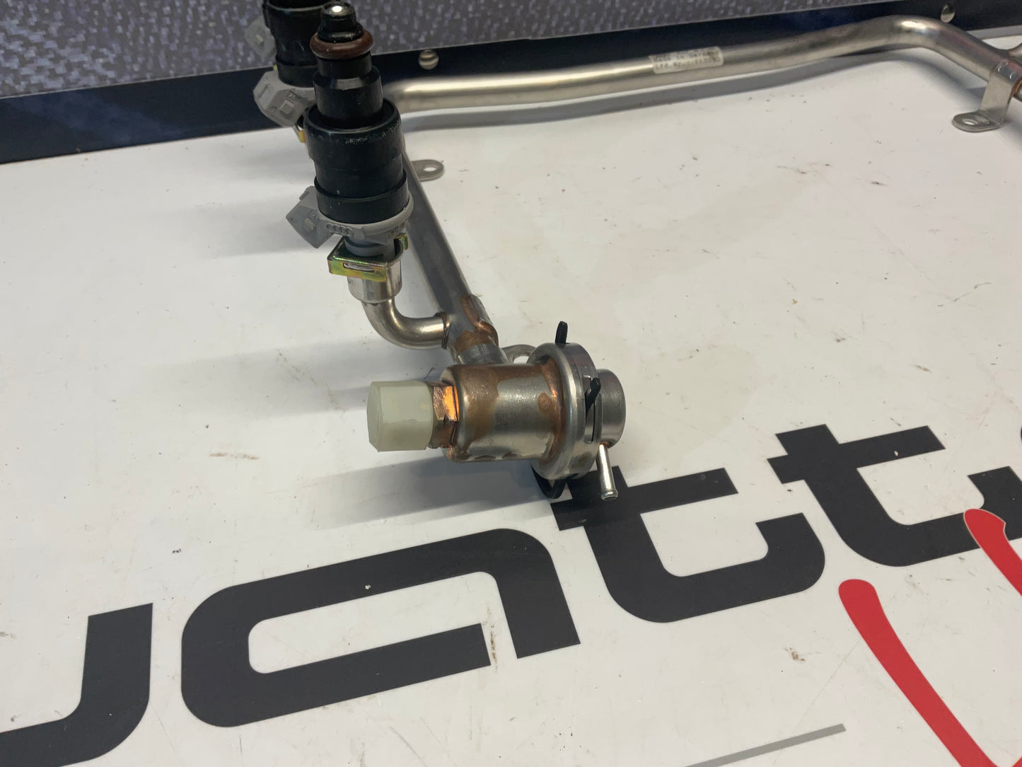 Fuel Injector Rail/Injectors 078133681N 078133551N NOS