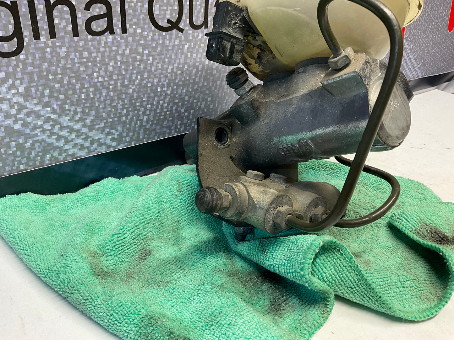 ATE Brake Master Cylinder/Reservoir/PropValve 441611021A