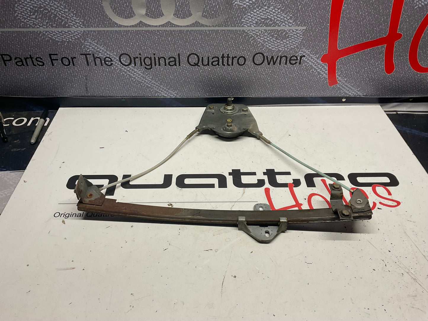 Passenger Front Manual Window Regulator Right 813837400B B2