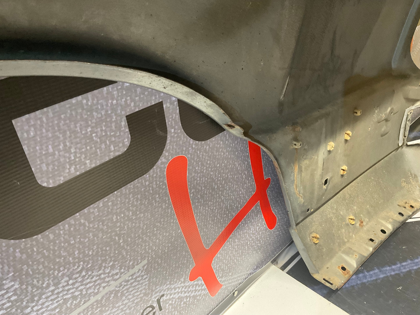 Driver Fender Left 443821105B C3