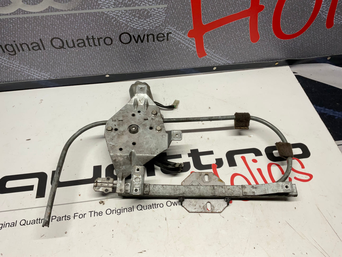 Passenger Rear Power Window Regulator Right 813839398A B2 Right