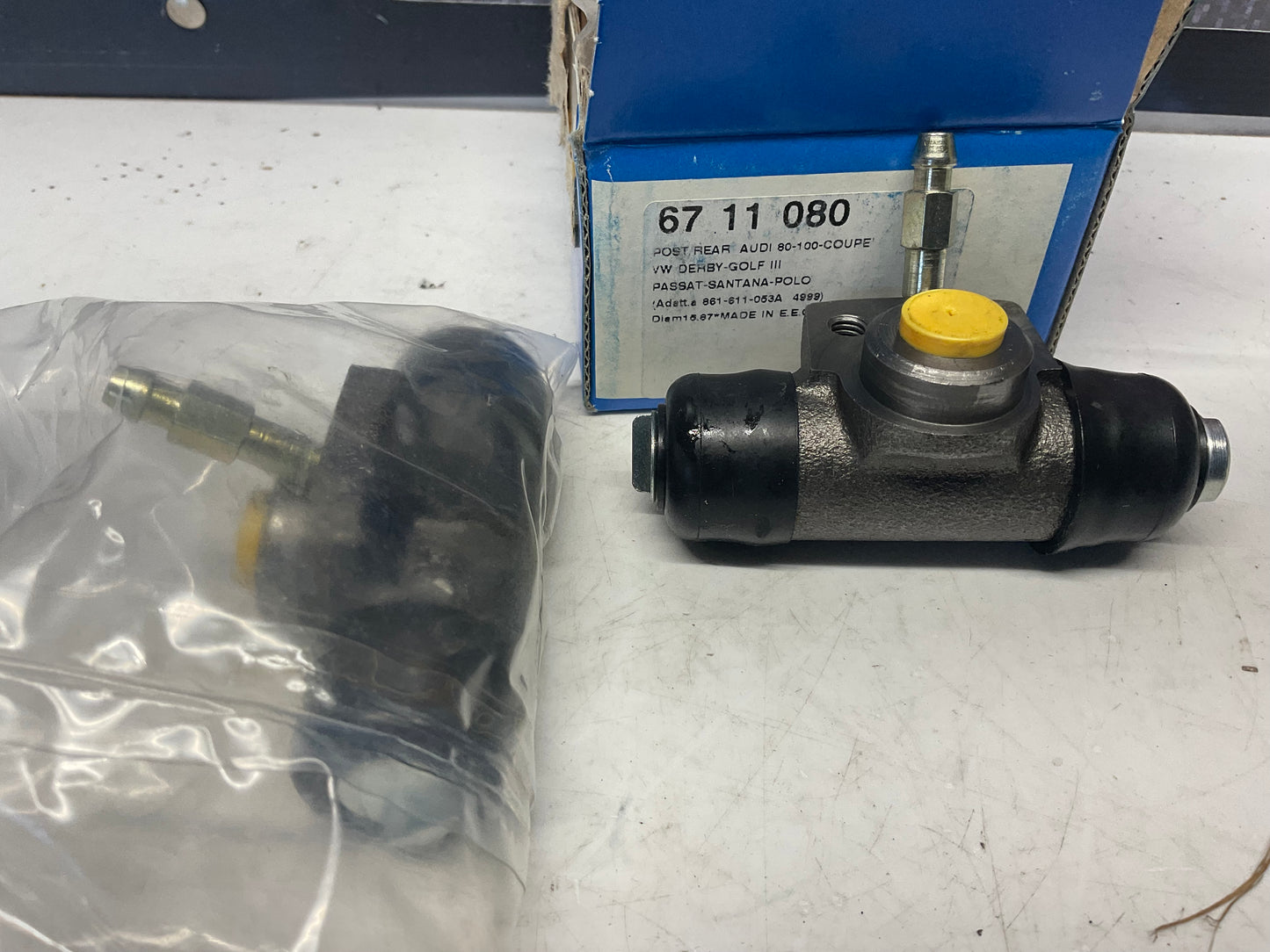 Rear Drum Brake Wheel Cylinder Pair NOS 861611053A