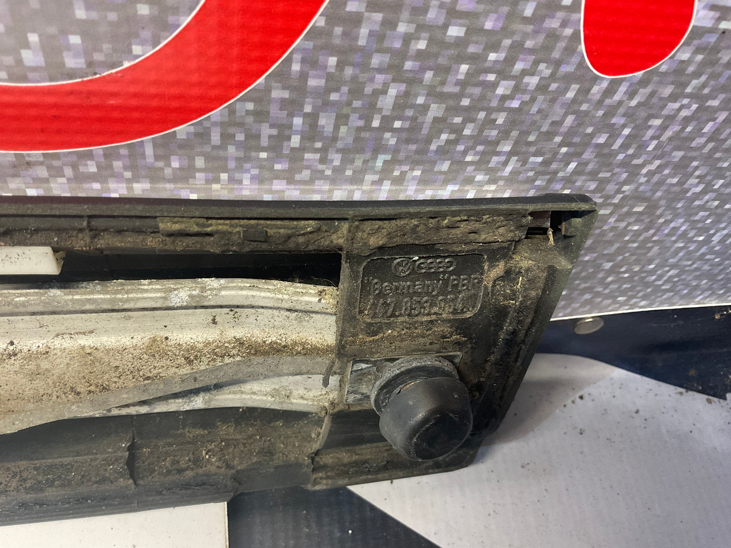 Driver Front Door Trim Moulding Left 447853954 C3