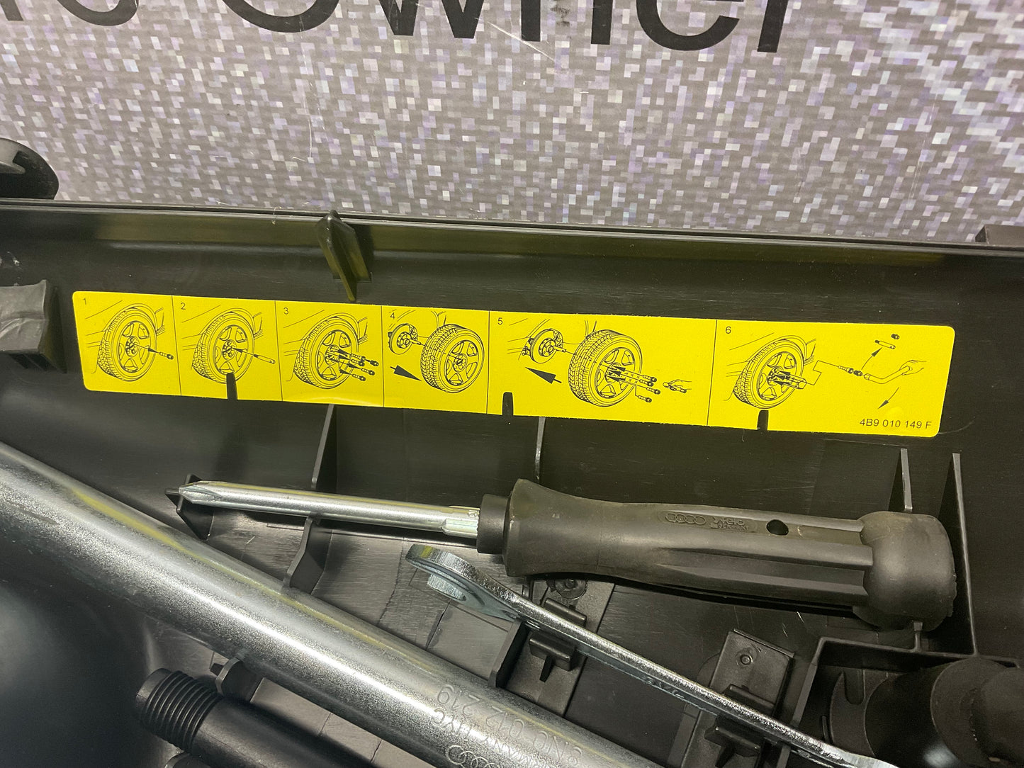 Roadside Lift Jack/Hook/Case Complete Kit 4B9012113F C5