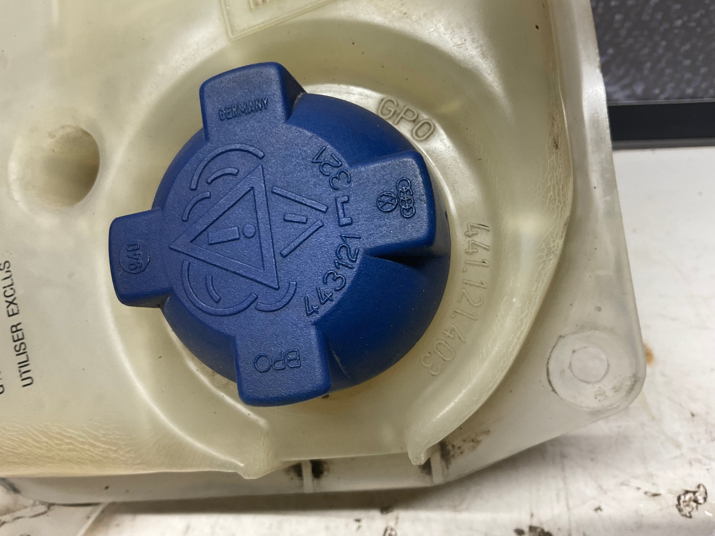 Expansion/ Coolant Tank Reservoir 441121403 D1