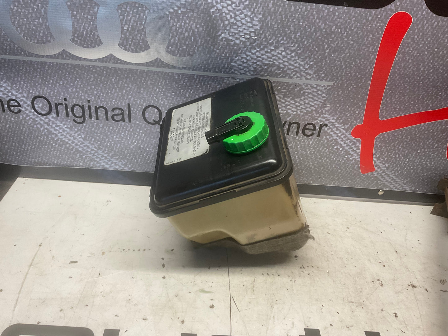Power Steering Fluid Reservoir 441422373  D1