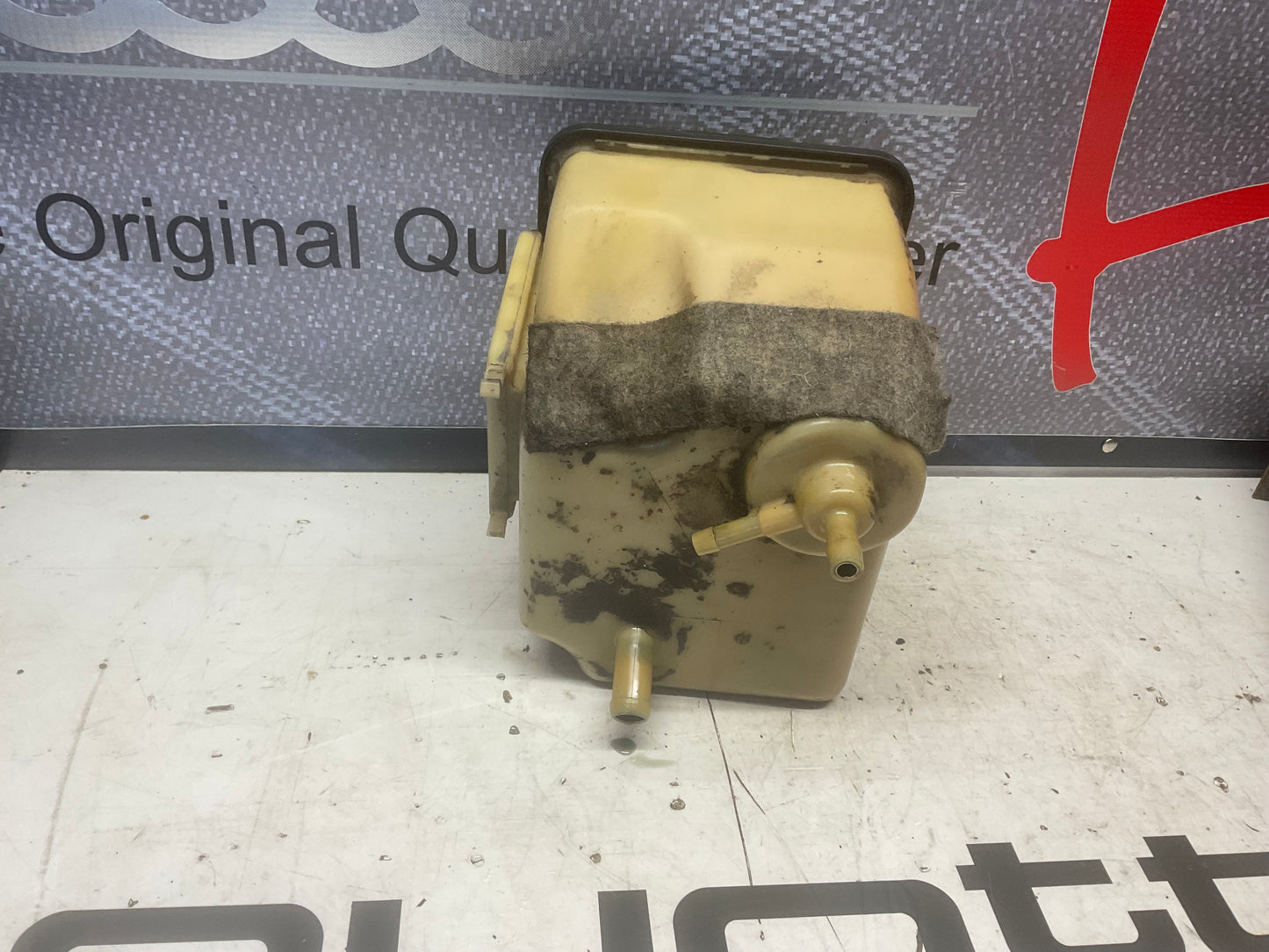 Power Steering Fluid Reservoir 441422373  D1