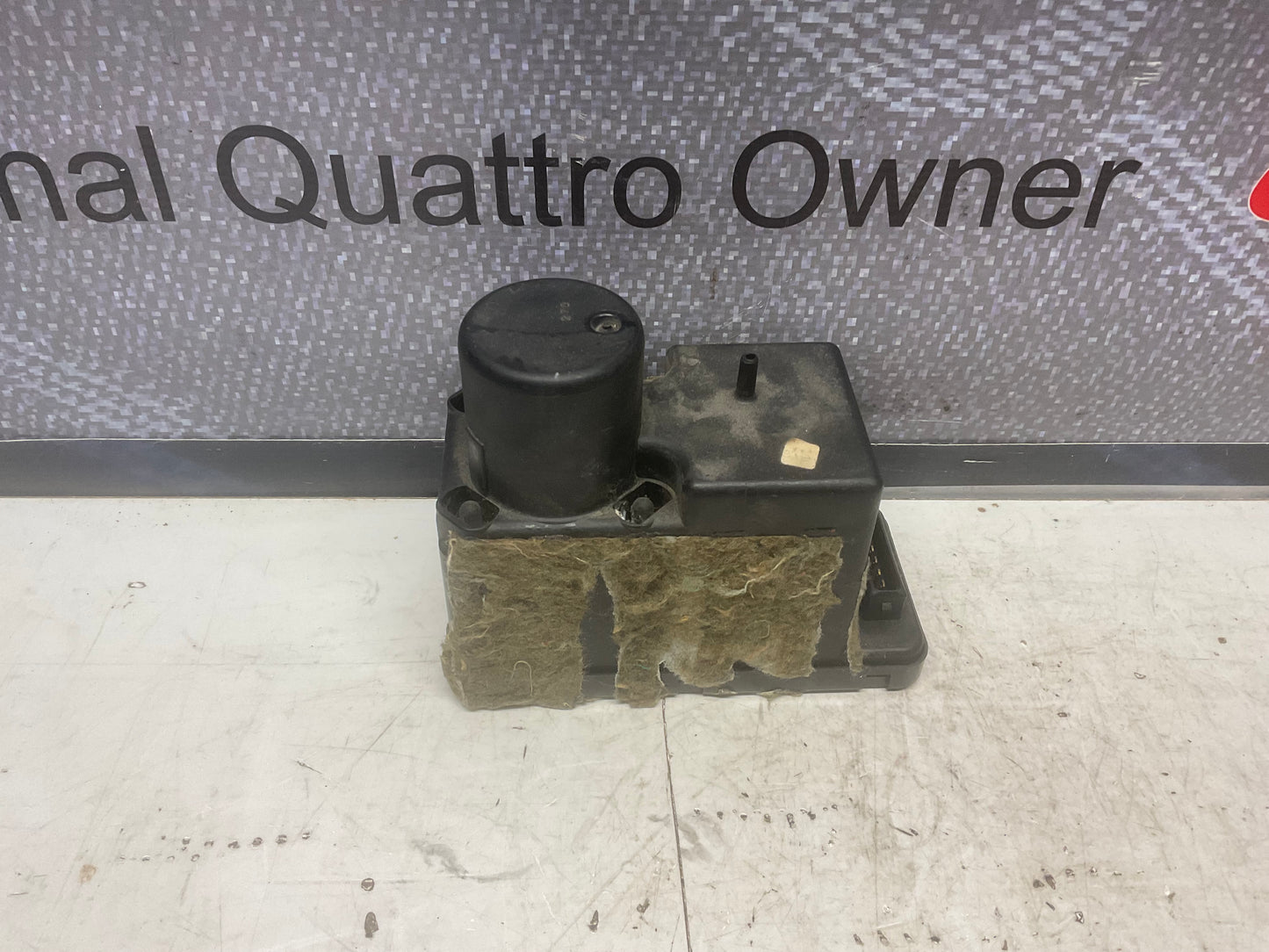 Vacuum Pump Central Locking 443862257D  B3