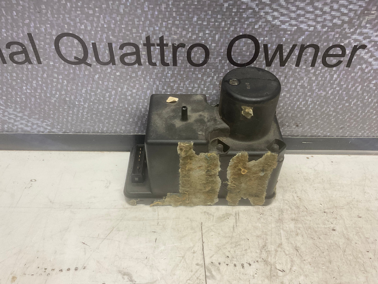 Vacuum Pump Central Locking 443862257D  B3