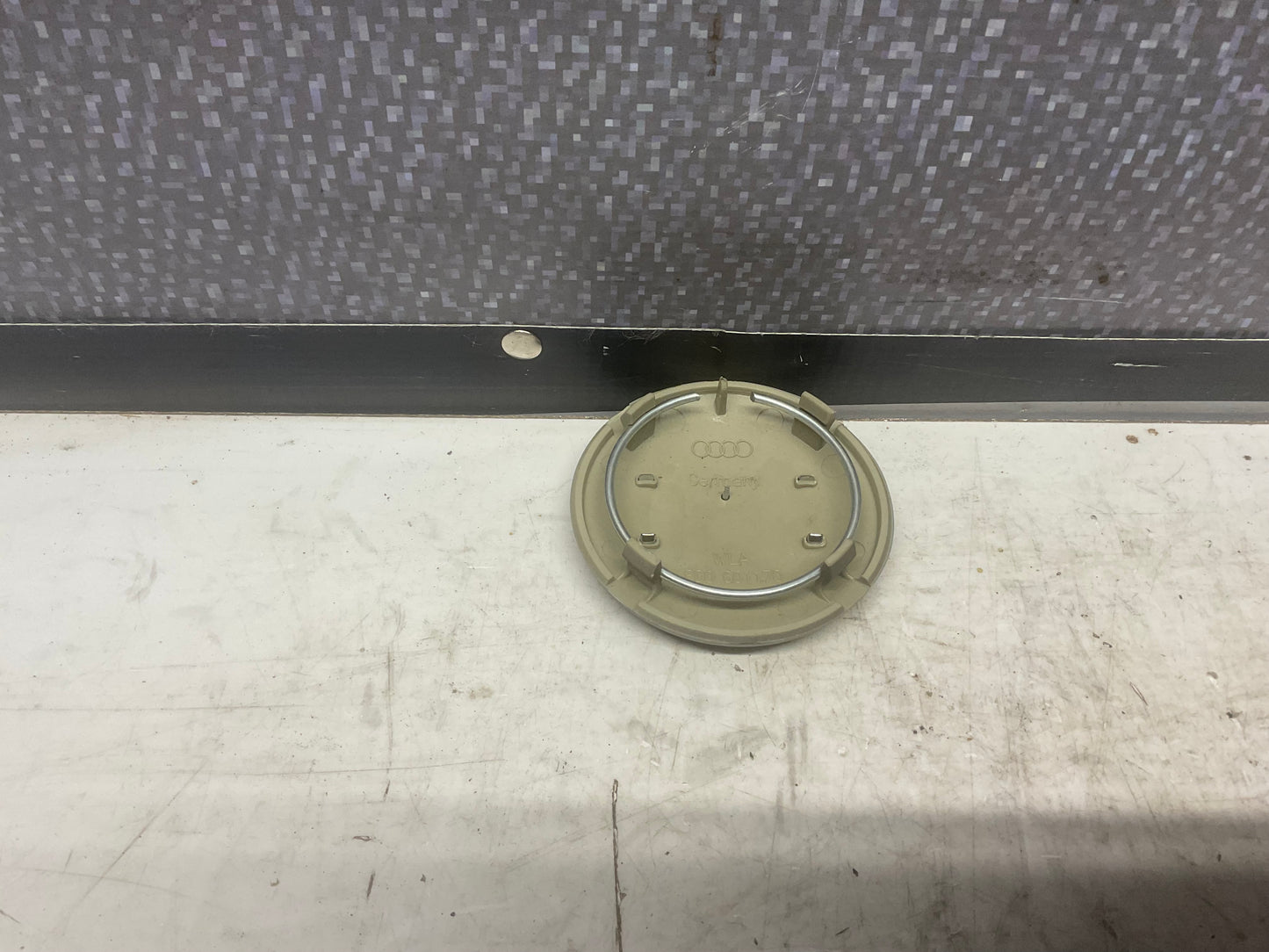20” Wheel Cap Cover NOS  8D0601170  2007-15