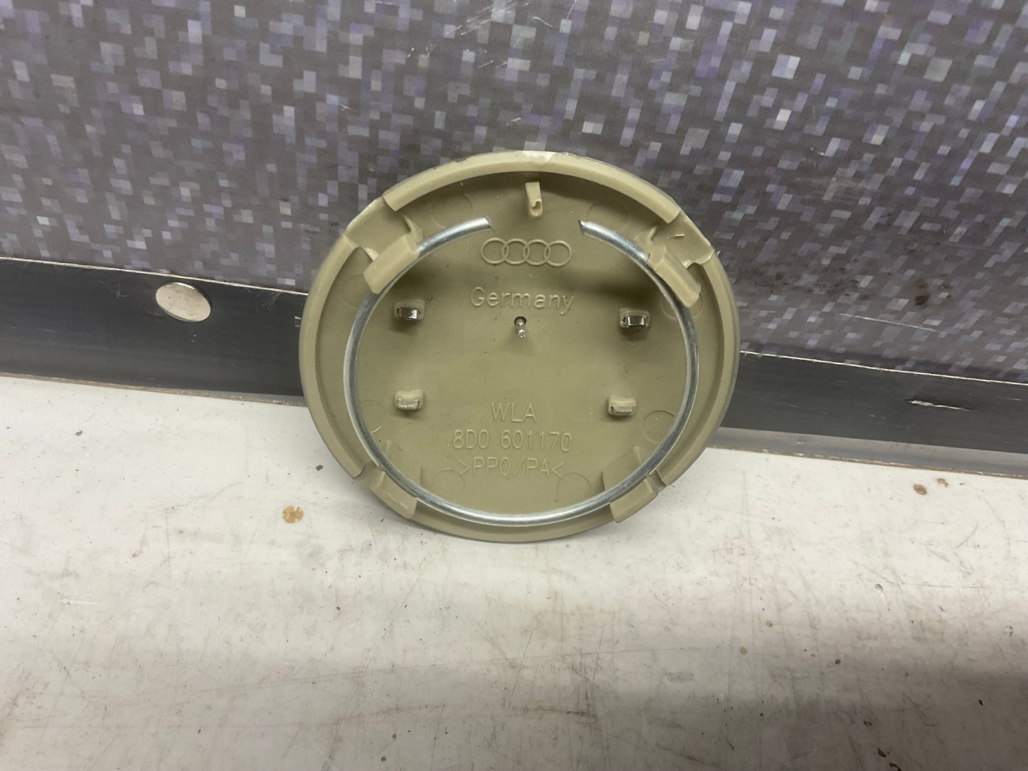 20” Wheel Cap Cover NOS  8D0601170  2007-15