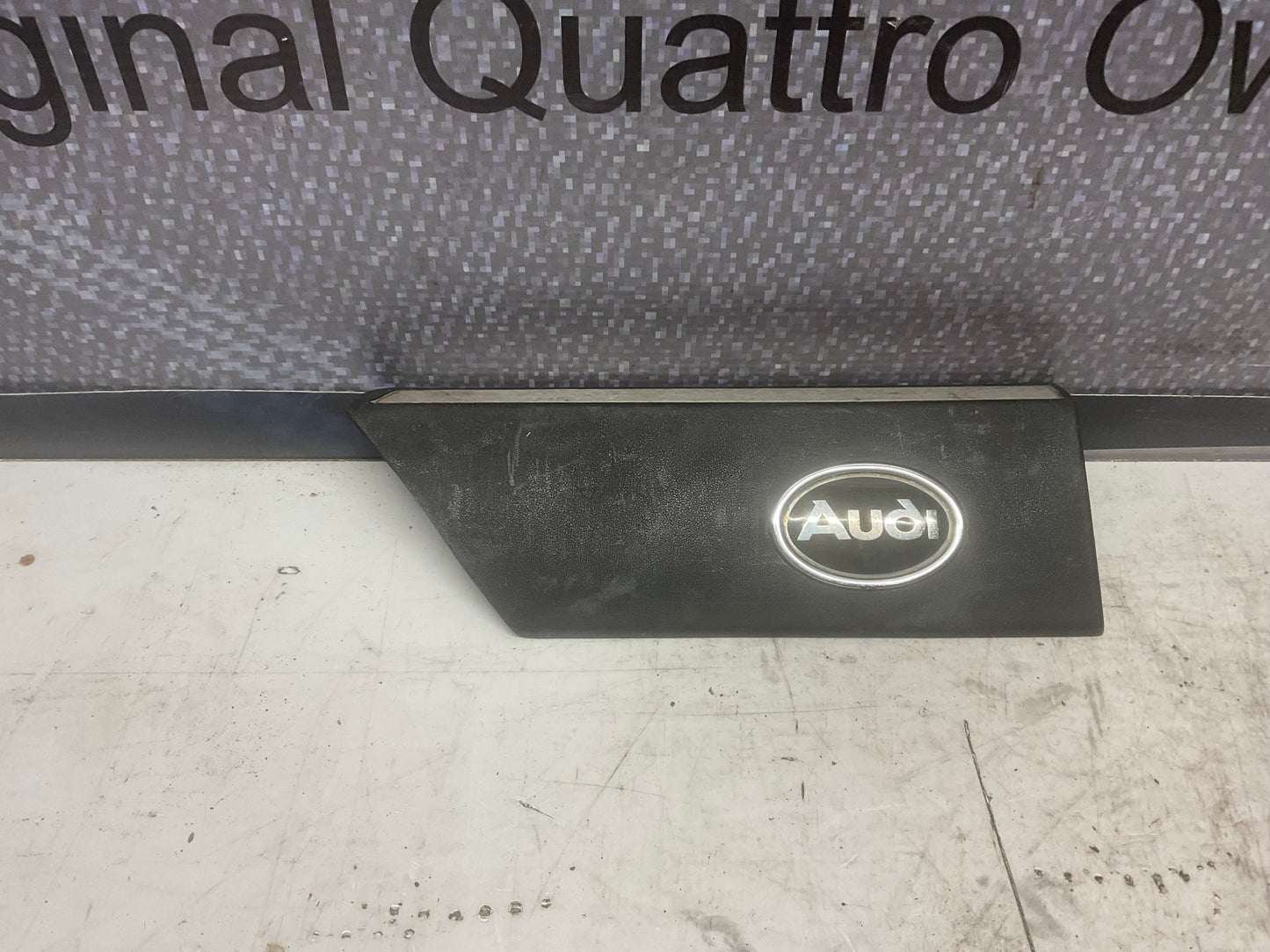 Driver Fender Trim Left  811853507  B2