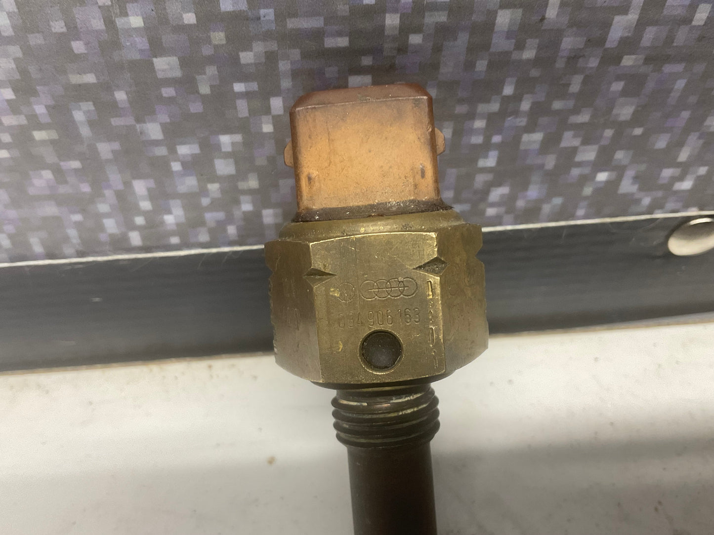 Engine Coolant Temperature Sender  034906163  B2  C3  C4
