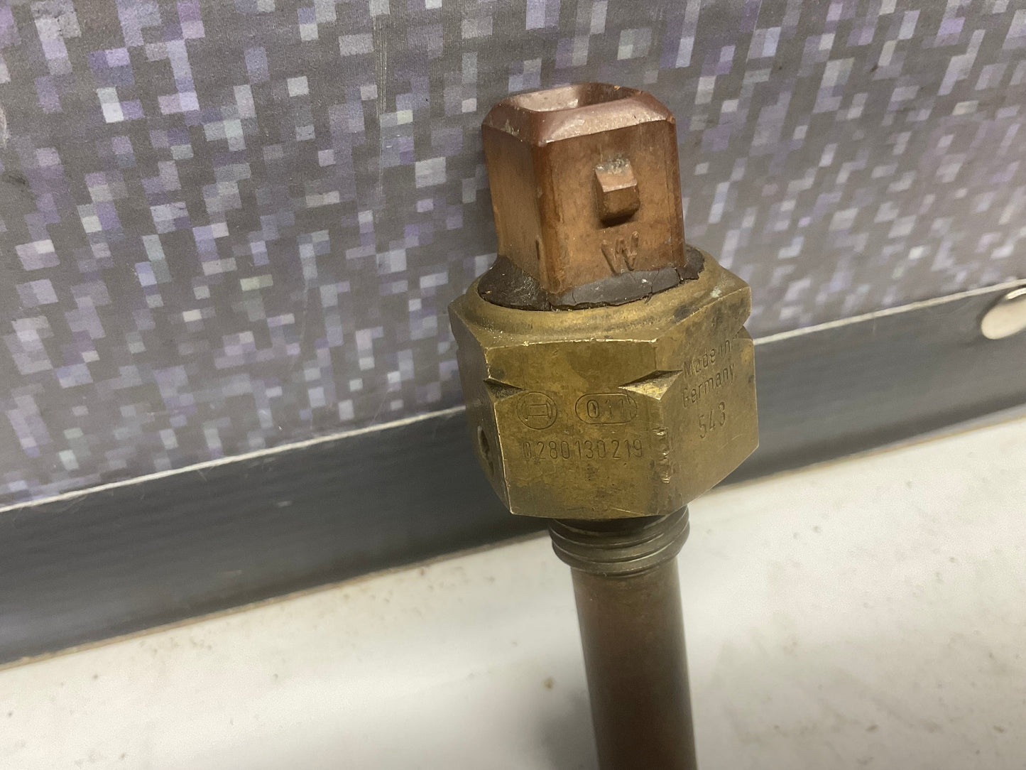 Engine Coolant Temperature Sender  034906163  B2  C3  C4