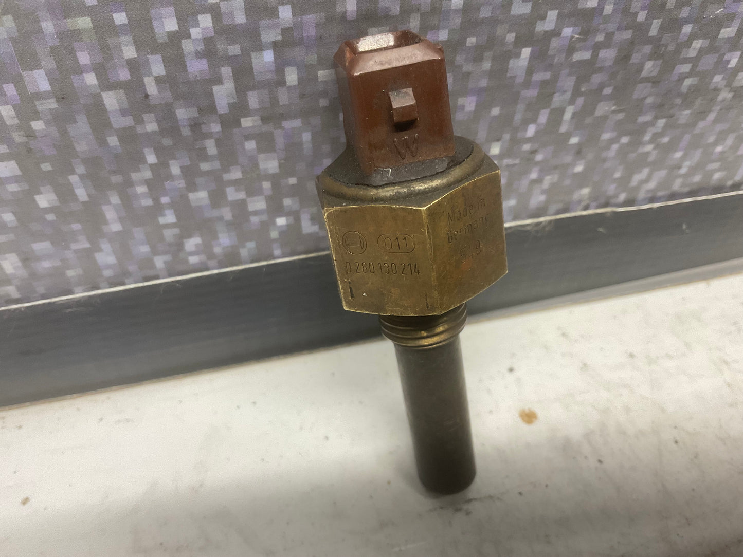 Engine Coolant Temperature Sender  043906163A  B2  C3
