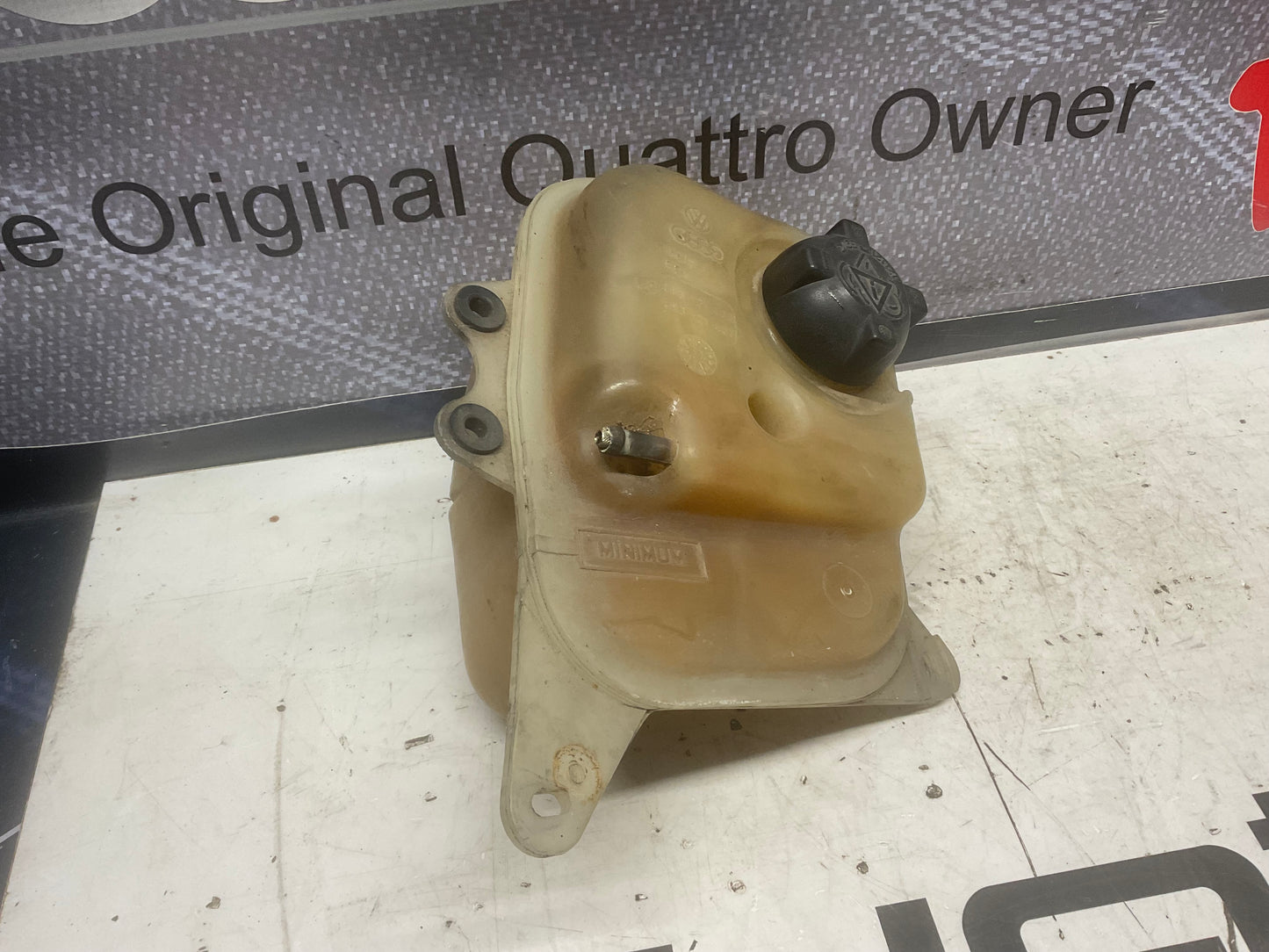 Expansion/ Coolant Tank Reservoir  893121403 B3