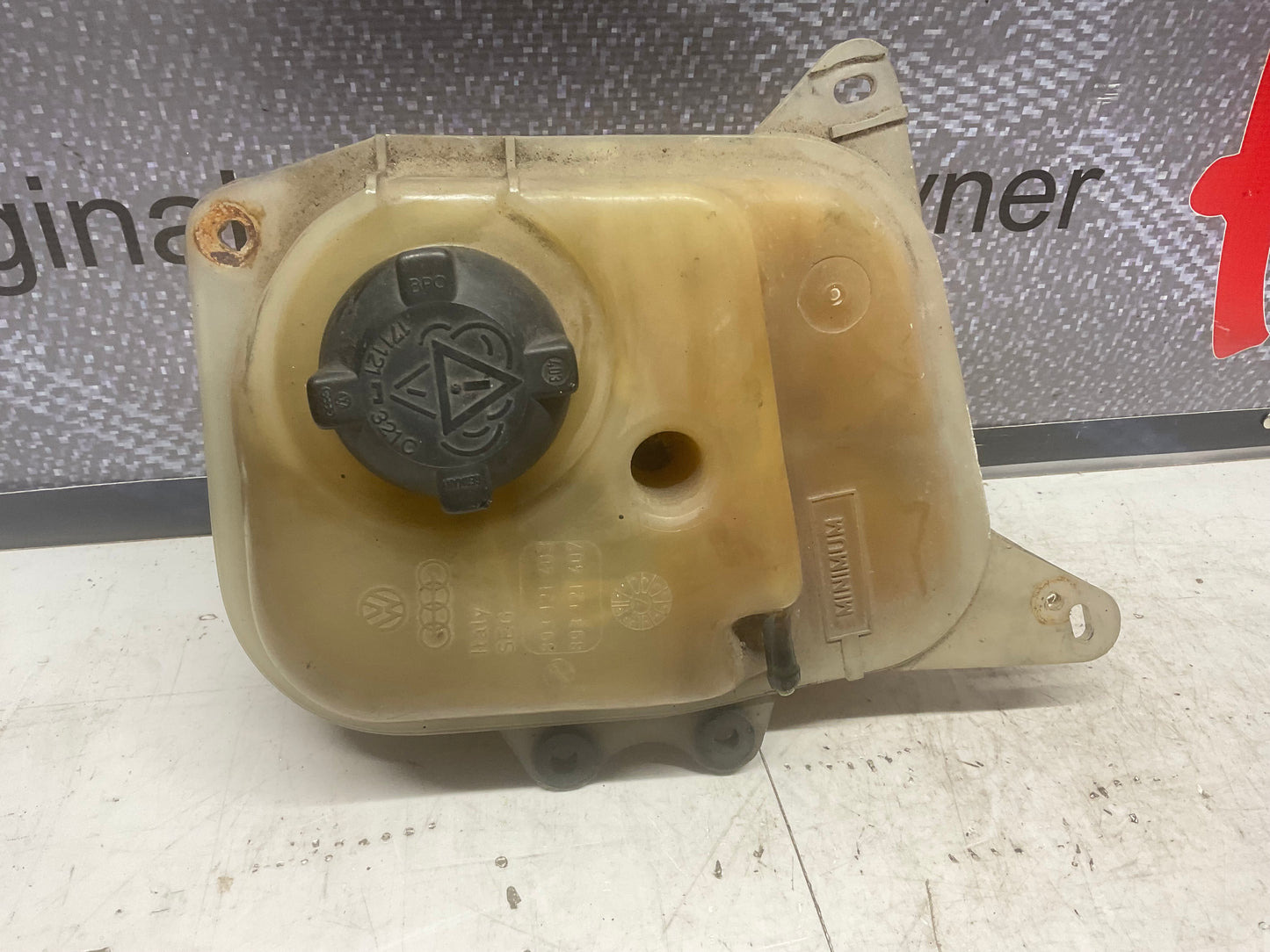 Expansion/ Coolant Tank Reservoir  893121403 B3