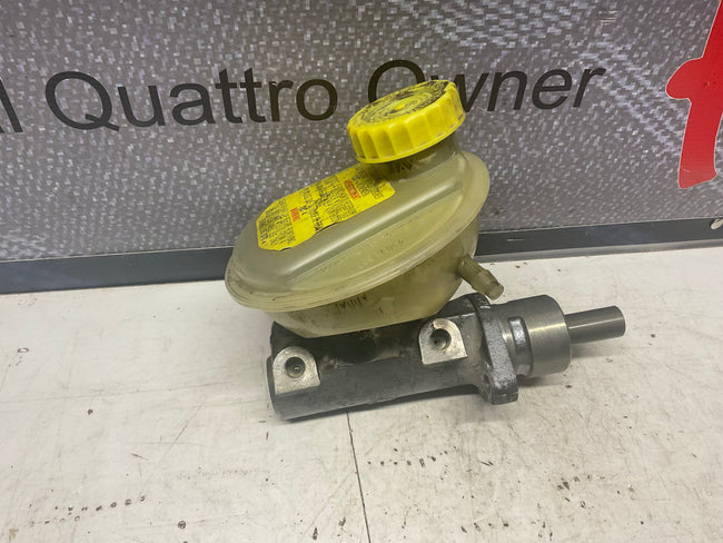 Brake Master Cylinder & Reservoir  441611021B   D1  C3  C4 ATE