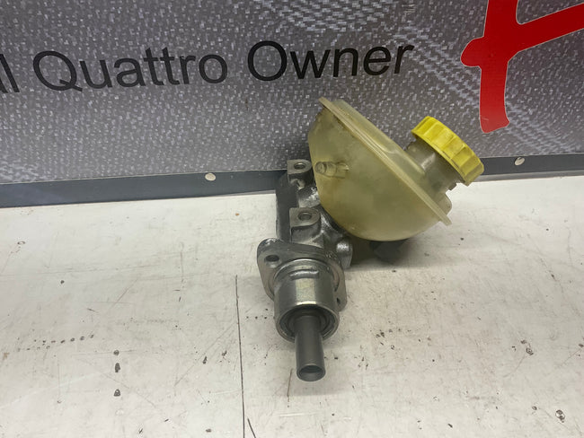 Brake Master Cylinder & Reservoir  441611021B   D1  C3  C4 ATE