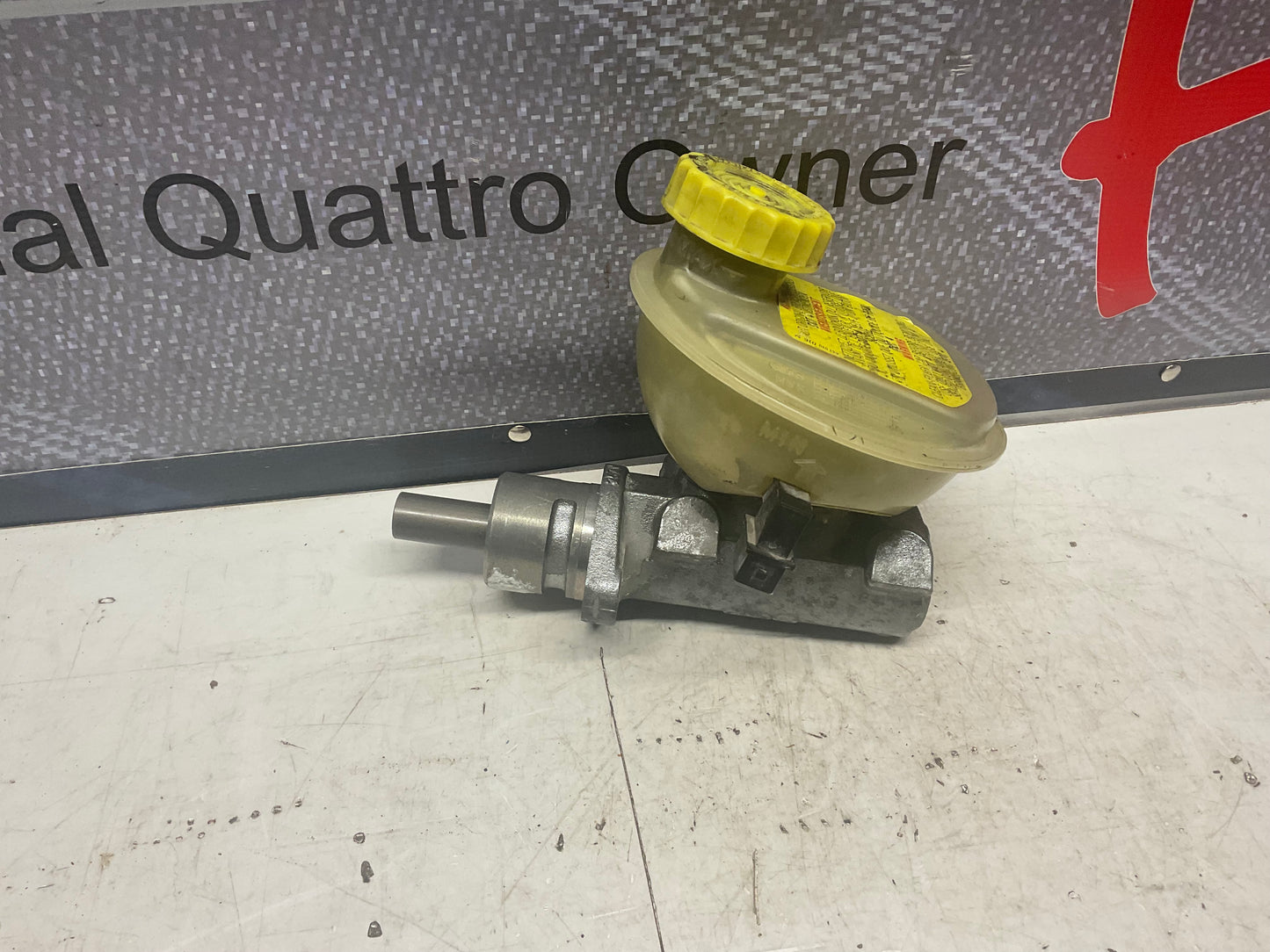 Brake Master Cylinder & Reservoir  441611021B   D1  C3  C4 ATE