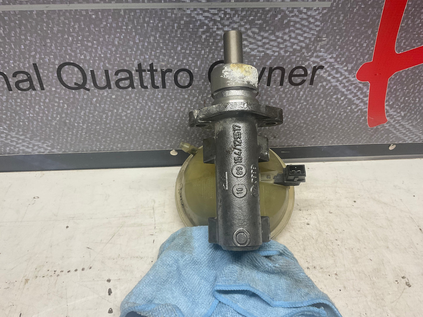 Brake Master Cylinder & Reservoir  441611021B   D1  C3  C4 ATE