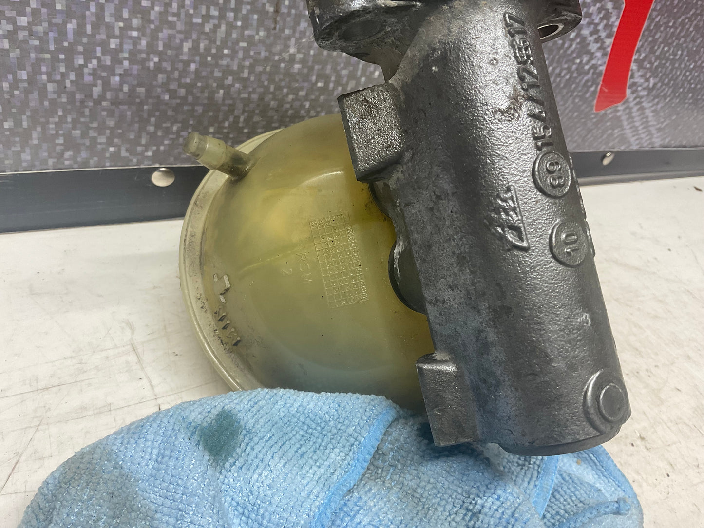 Brake Master Cylinder & Reservoir  441611021B   D1  C3  C4 ATE