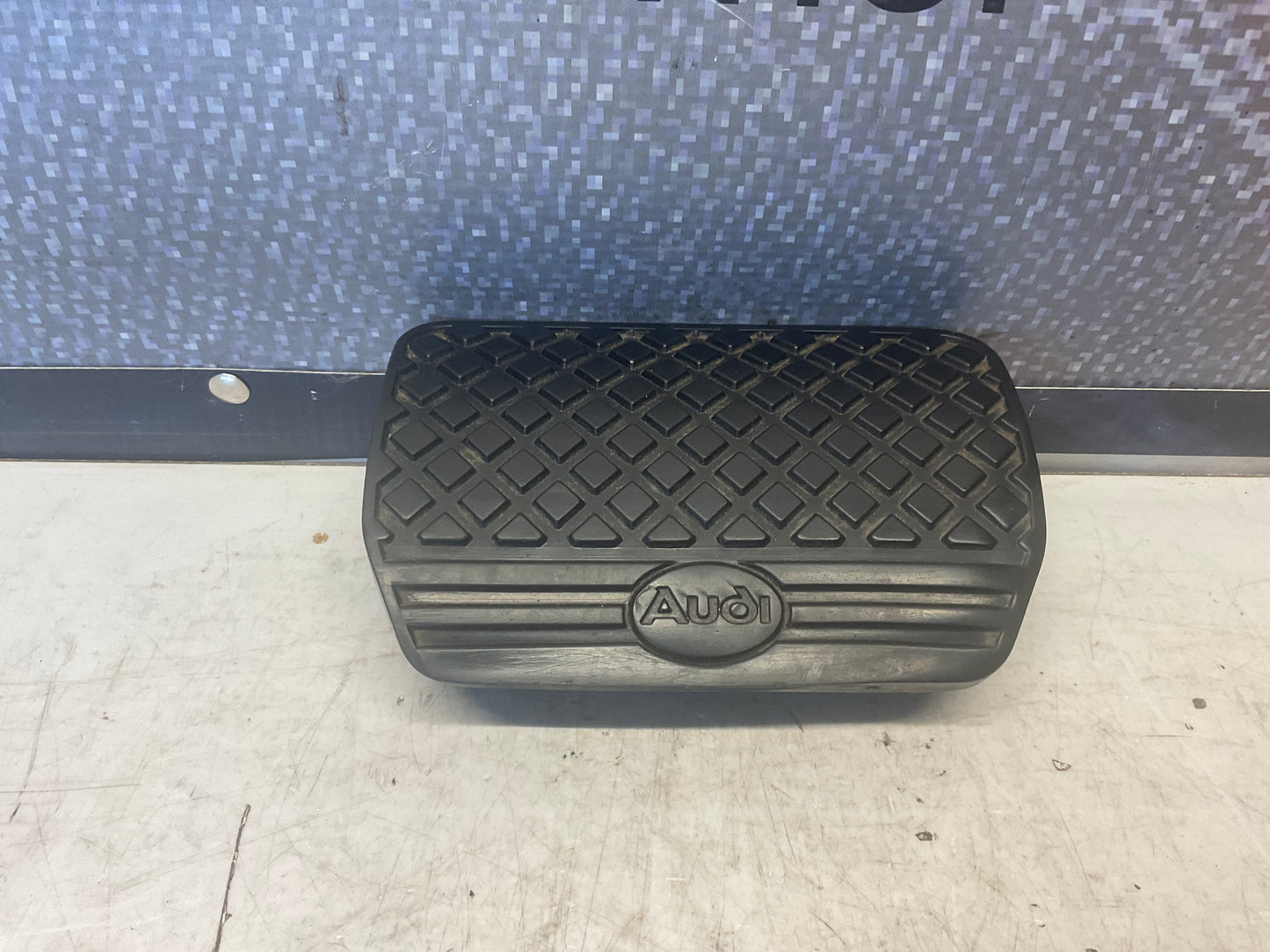 Brake Pedal Cover 443723173A  D1